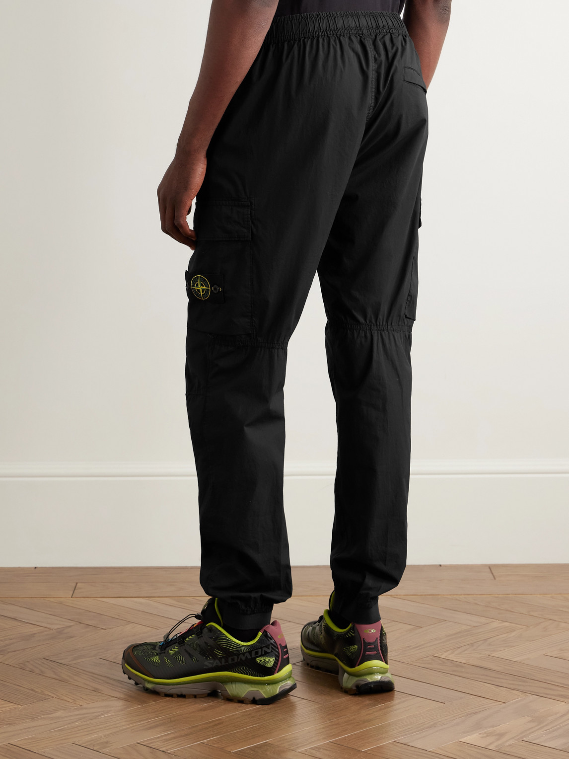 Stone Island Logo Patch Cargo Trousers In Black