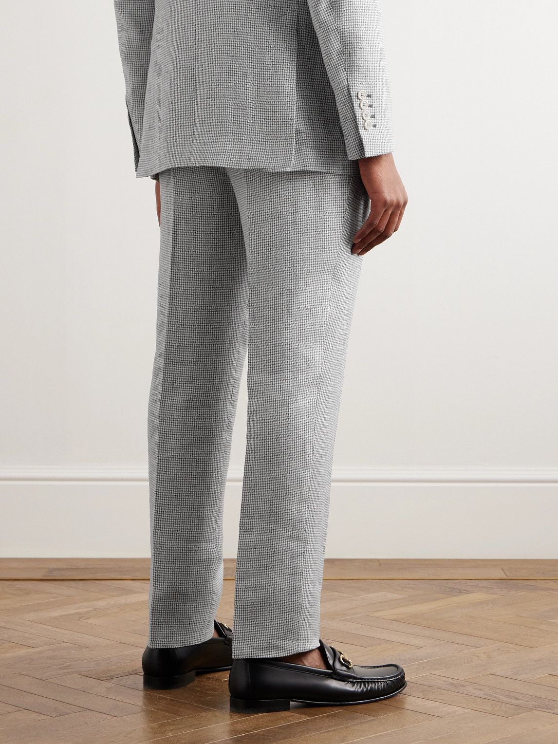 Shop Brunello Cucinelli Straight-leg Pleated Puppytooth Linen Suit Trousers In Gray