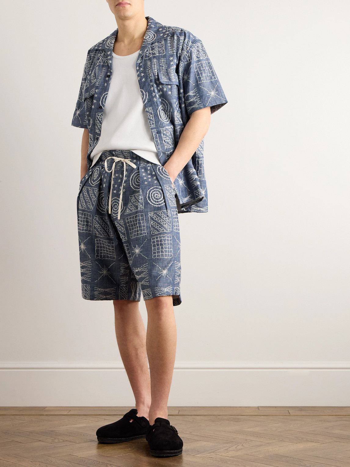 Wide-Leg Pleated Embroidered Cotton-Chambray Drawstring Shorts — 2