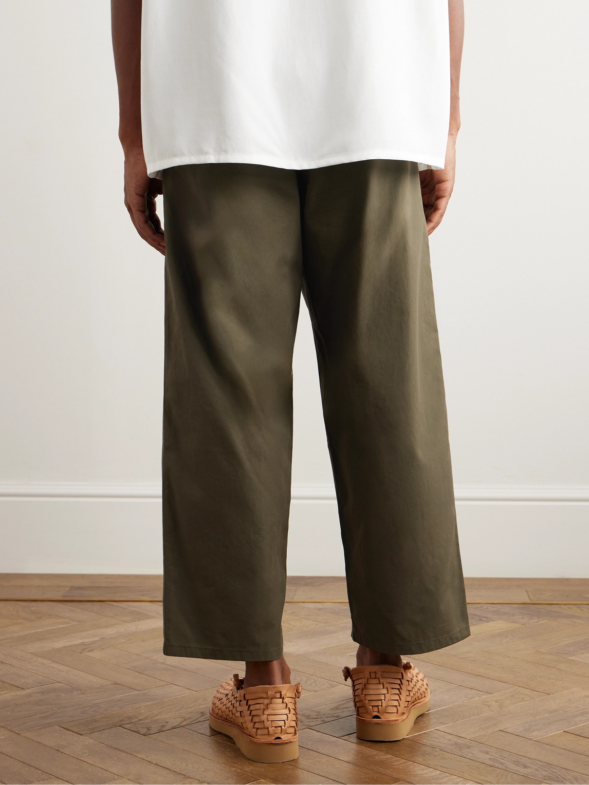 Shop Monitaly Ekusy Wide-leg Cropped Pleated Cotton Trousers In Green