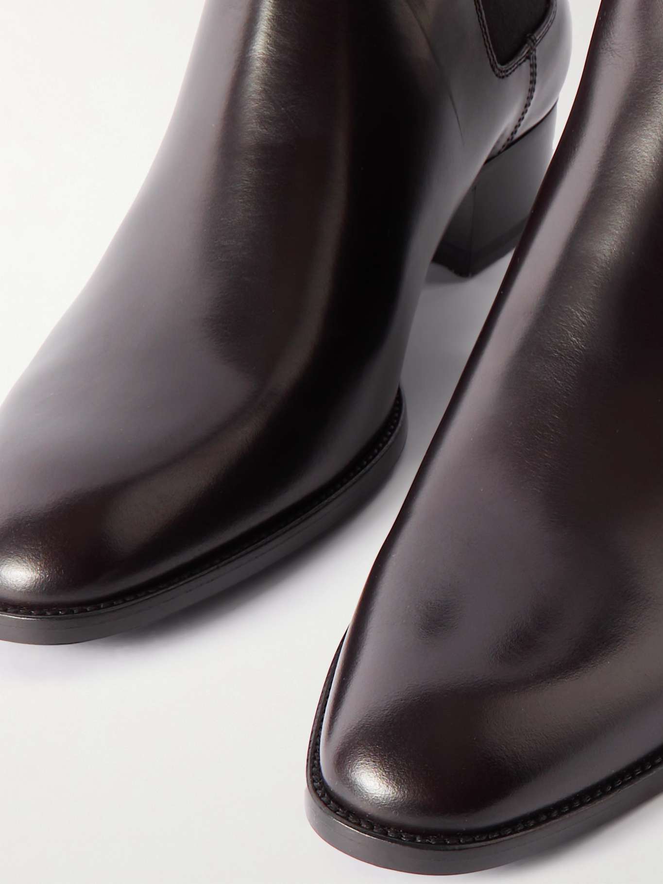 wyatt chelsea boots in smooth leather