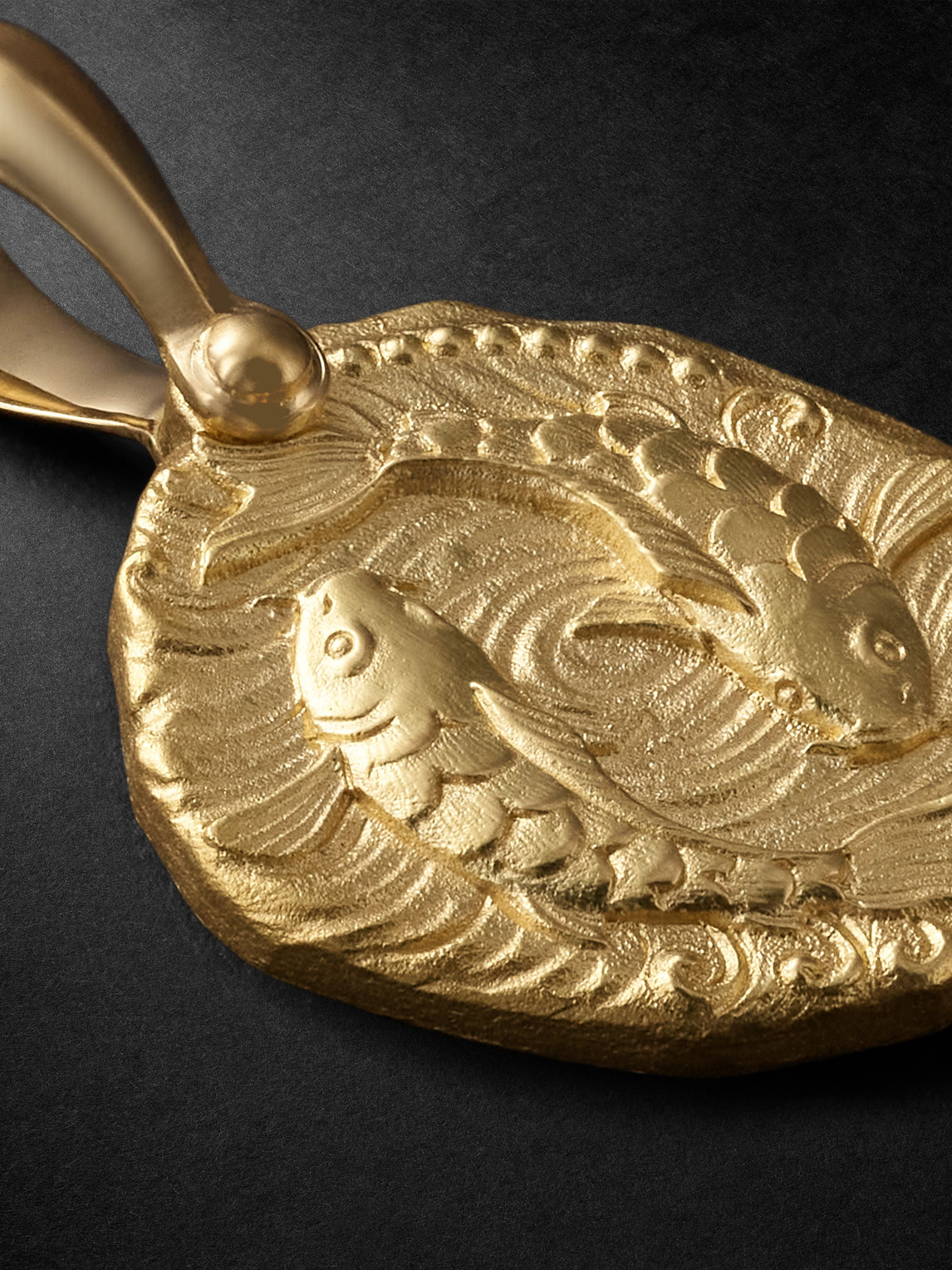 DAVID YURMAN PISCES AMULET 18-KARAT GOLD PENDANT