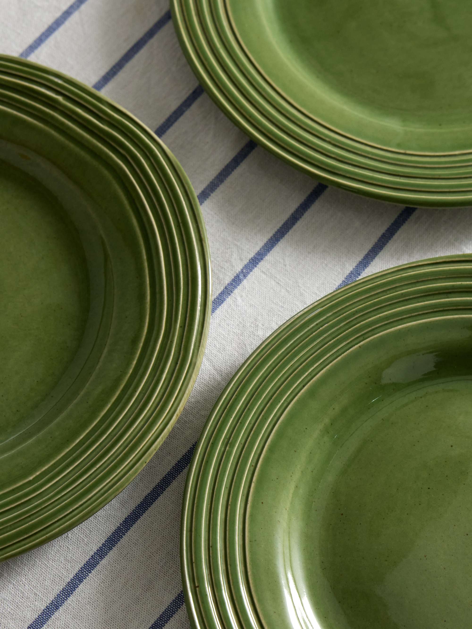Amberly dinnerware outlet