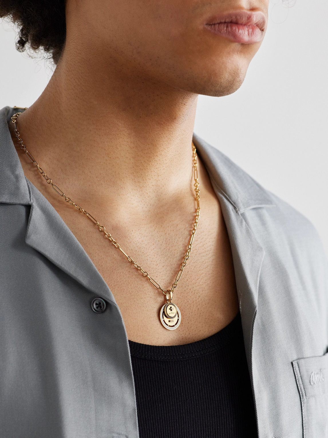 FOUNDRAE L'ETERNELLE CHANSON COUPLET 18-KARAT GOLD AND ENAMEL PENDANT