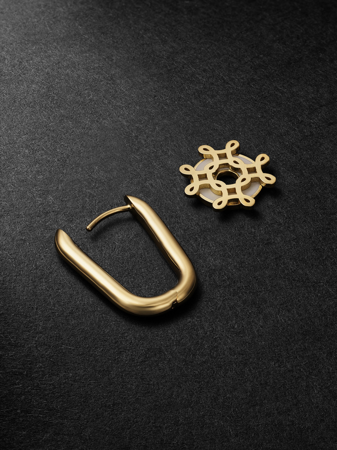 FOUNDRAE SMALL CHUBBY EAR HOOP AND NEVER ENDING KNOT 18-KARAT GOLD AND ENAMEL SINGLE EARRING