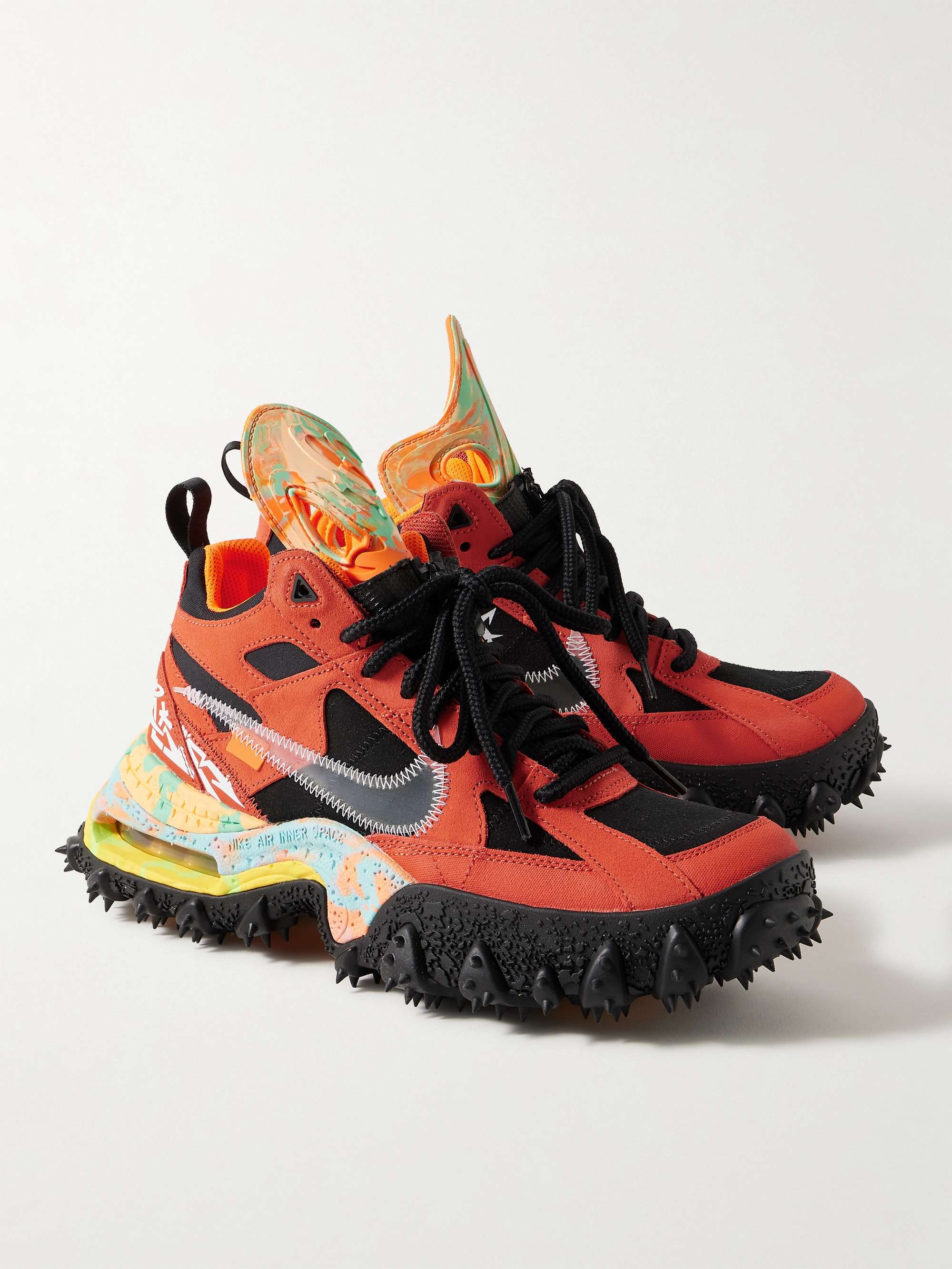 NIKE 