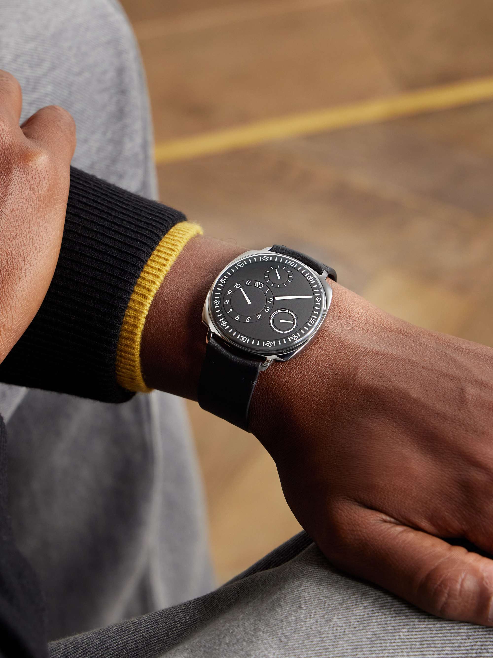 Summit 3 42 mm Smart Watch aus Titan mit Kautschukarmband, Ref.-Nr  