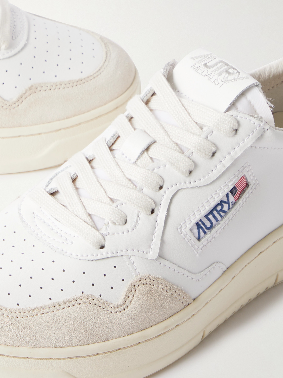 Autry Medalist Low Sneaker In White