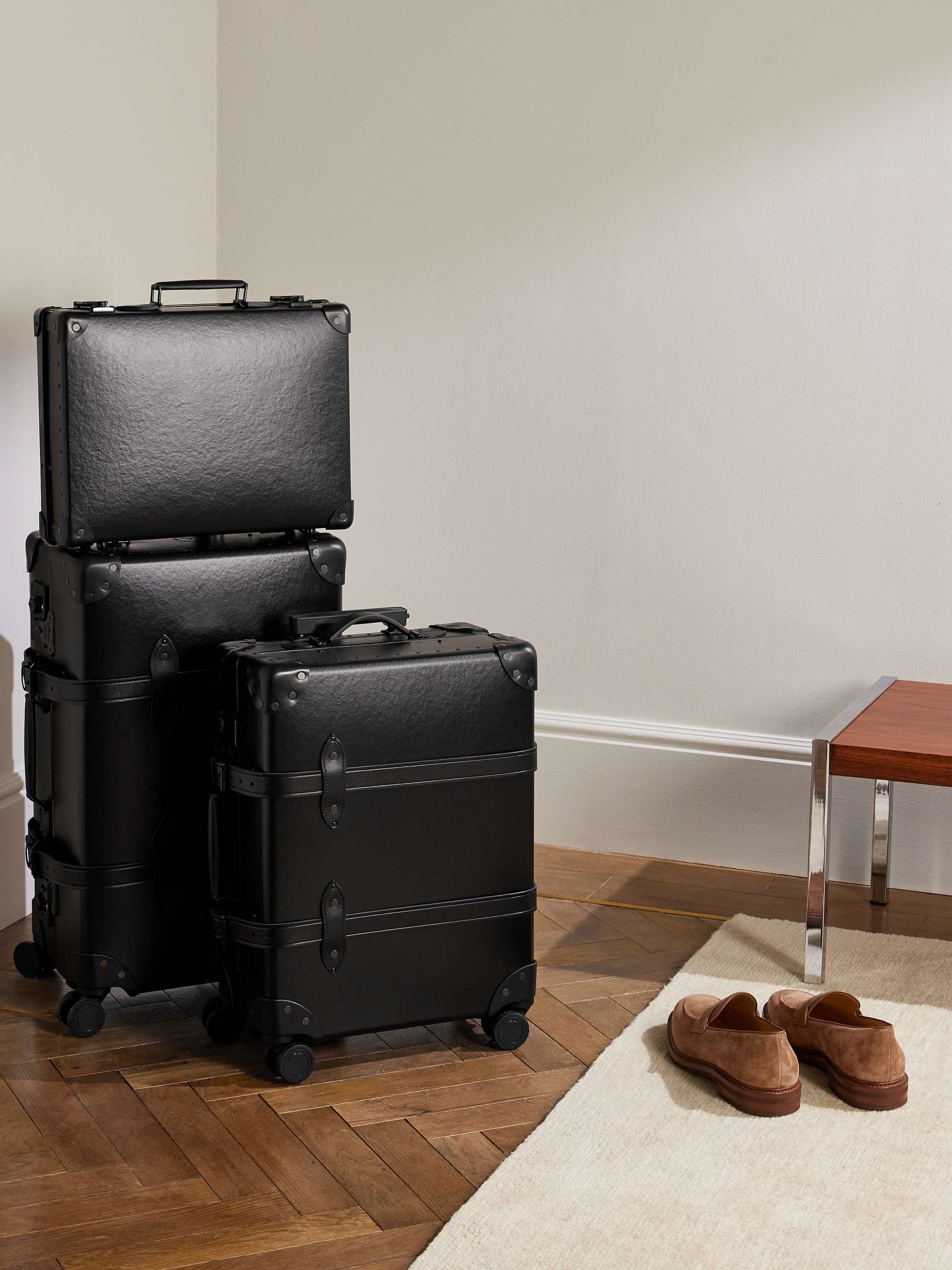 GLOBE-TROTTER 