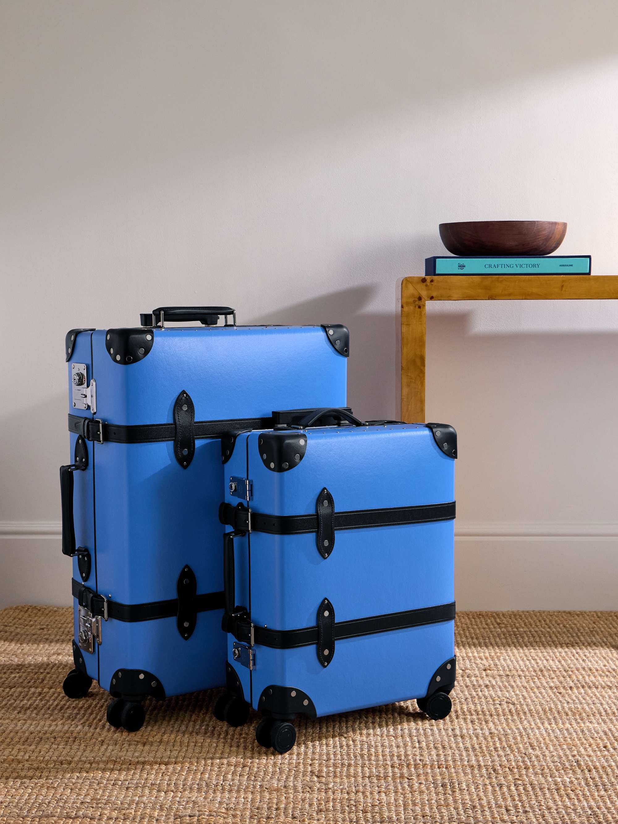 GLOBE-TROTTER 