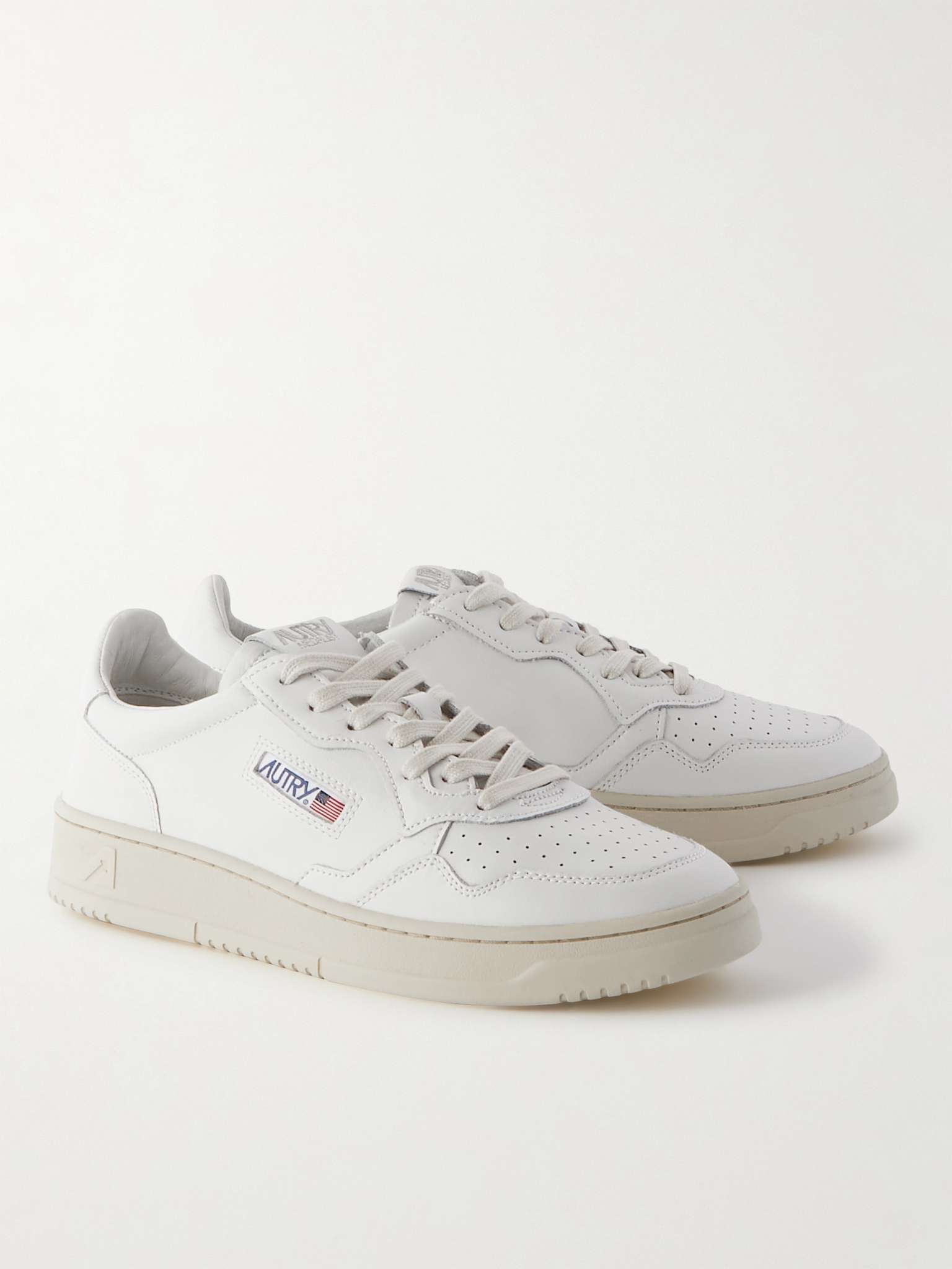 Autry White Calf Leather Bos Taurus Low Top Sneakers