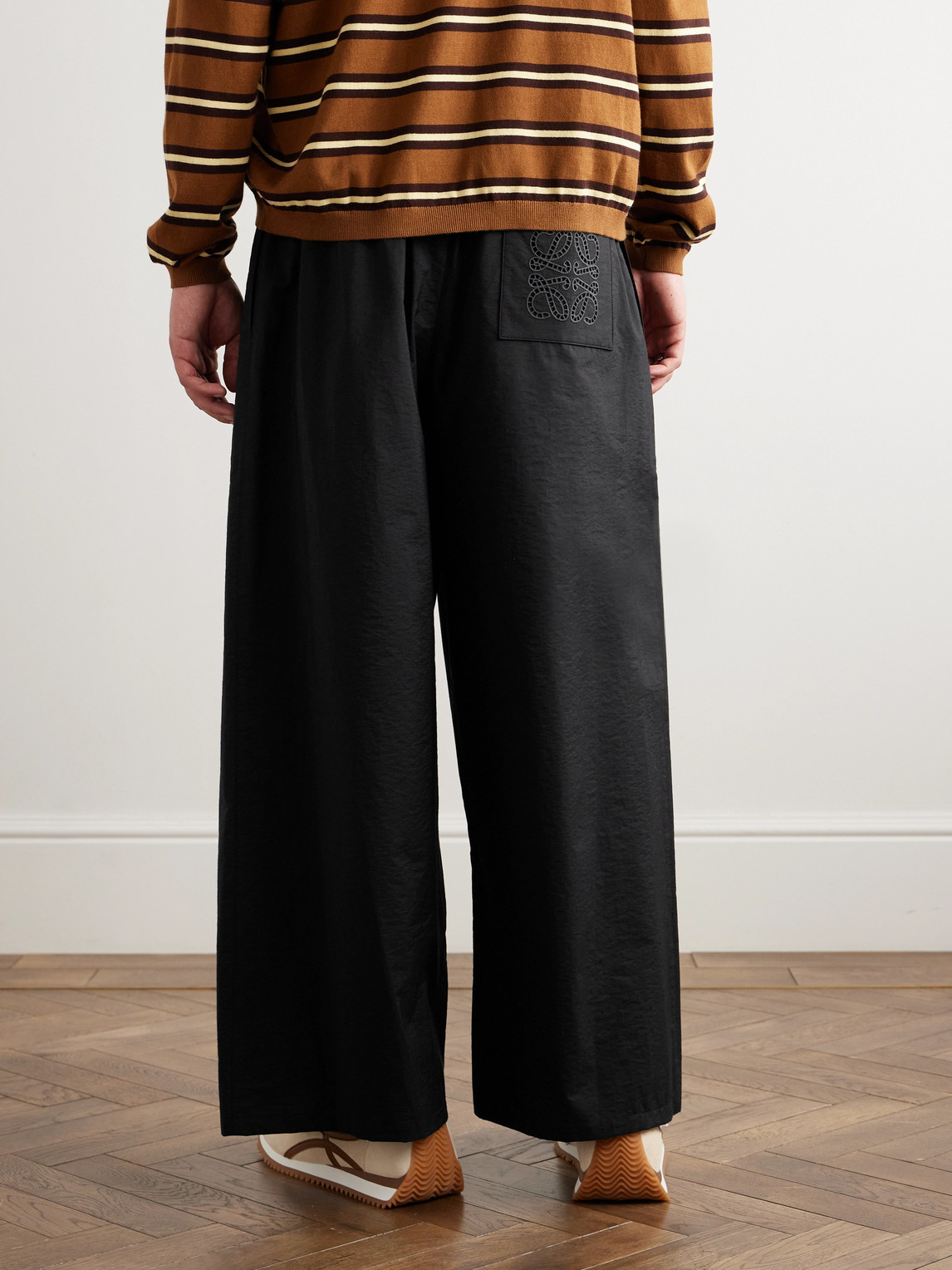 Shop Loewe Paula's Ibiza Straight-leg Cropped Cotton-blend Drawstring Trousers In Black