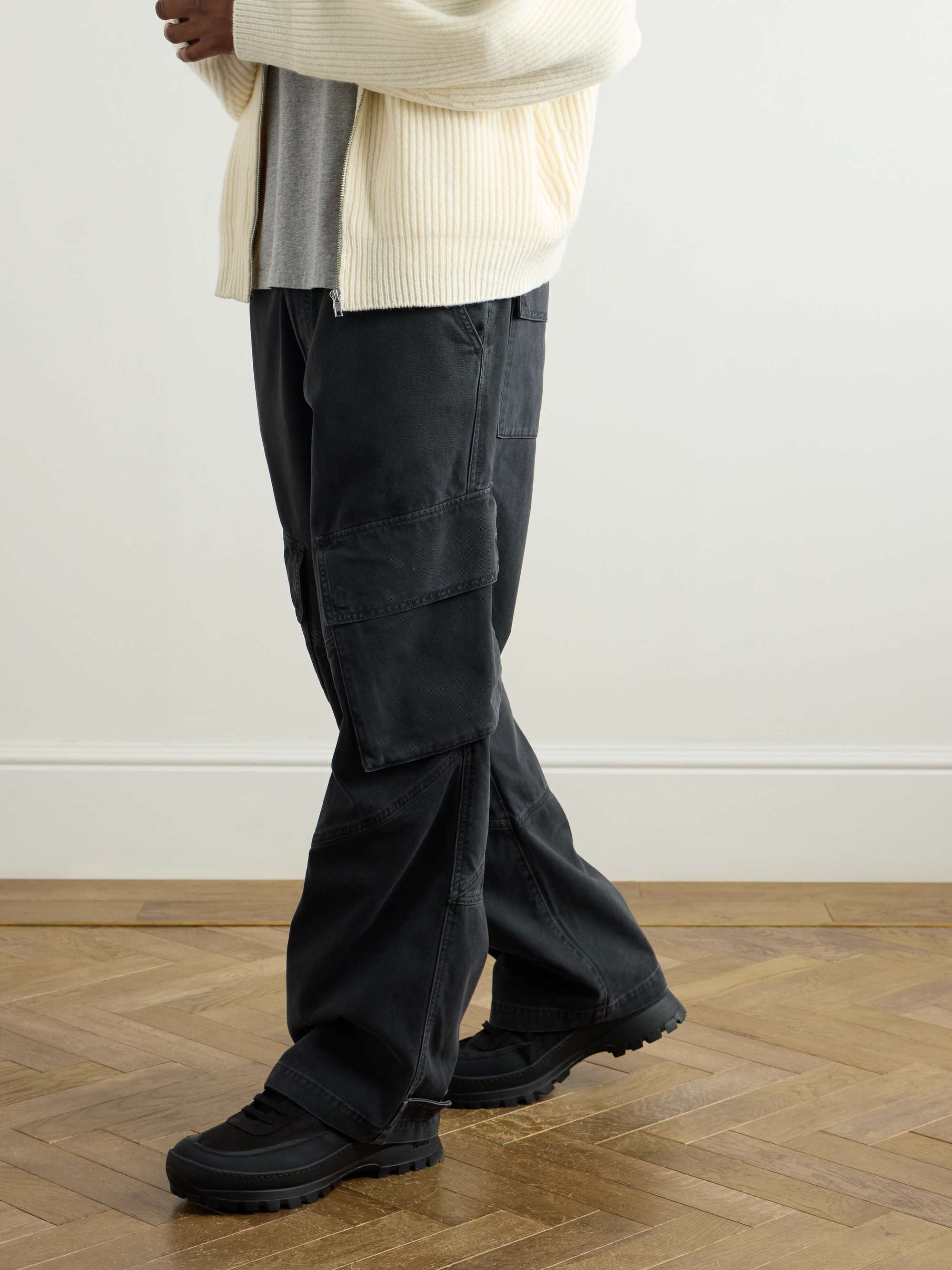 COMMON PROJECTS 