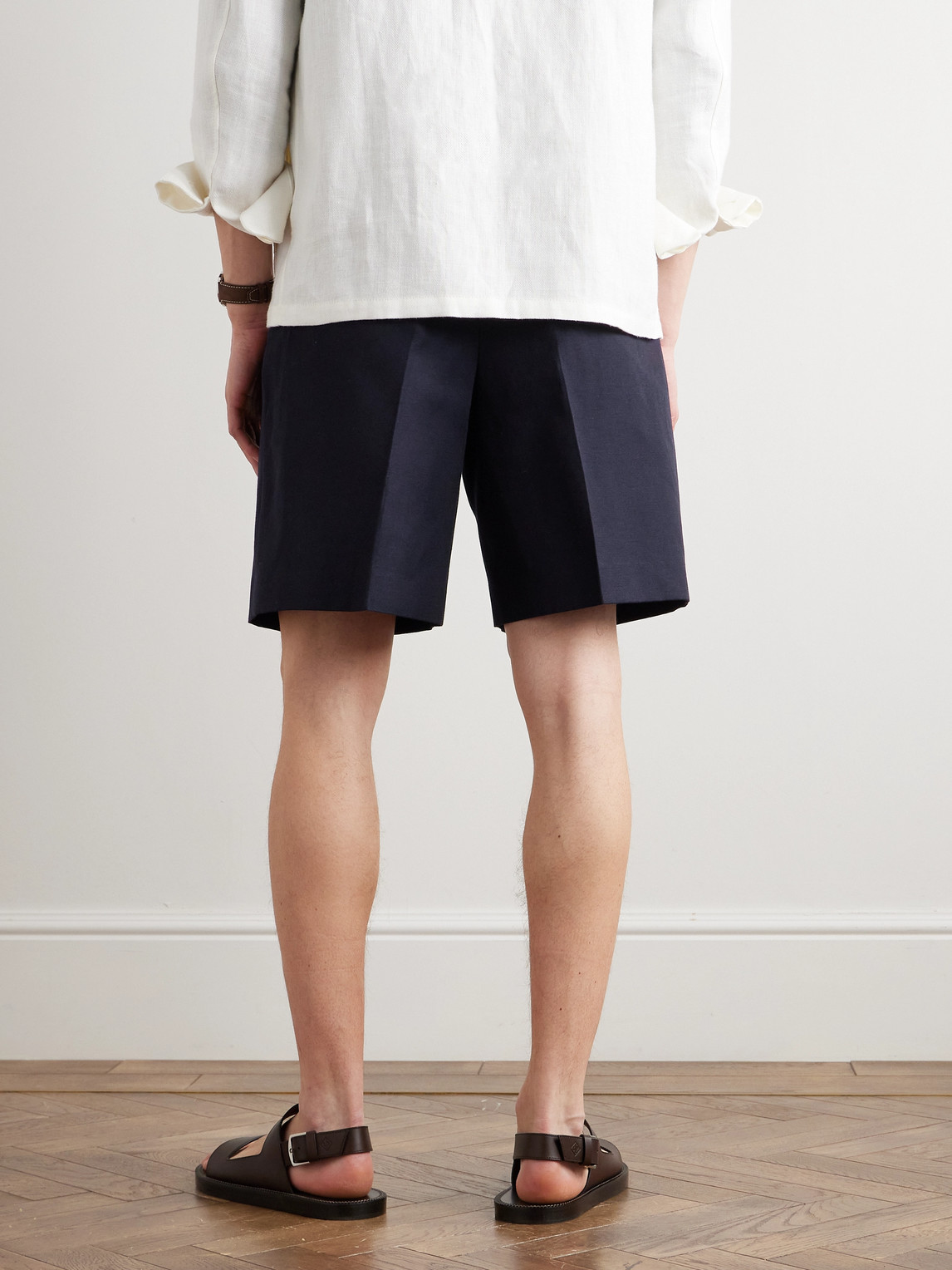 Loro Piana Joetsu Straight-leg Pleated Cotton And Linen-blend Twill Bermuda Shorts In Blue