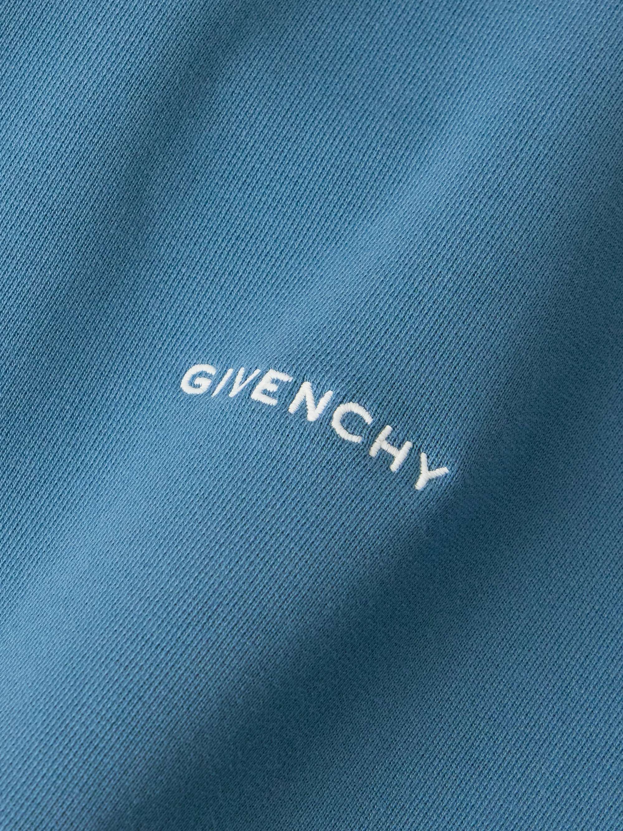 GIVENCHY 