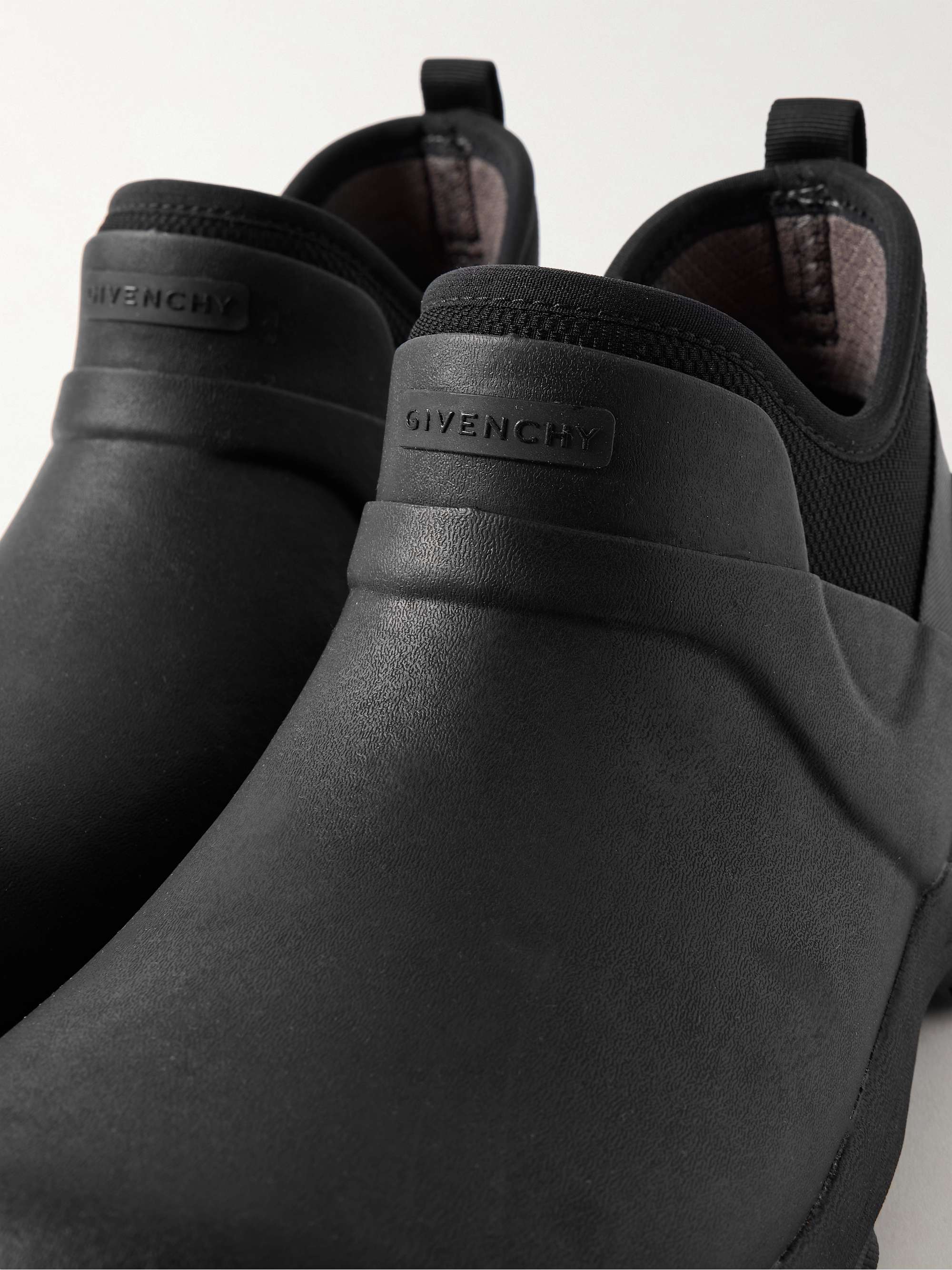 GIVENCHY 