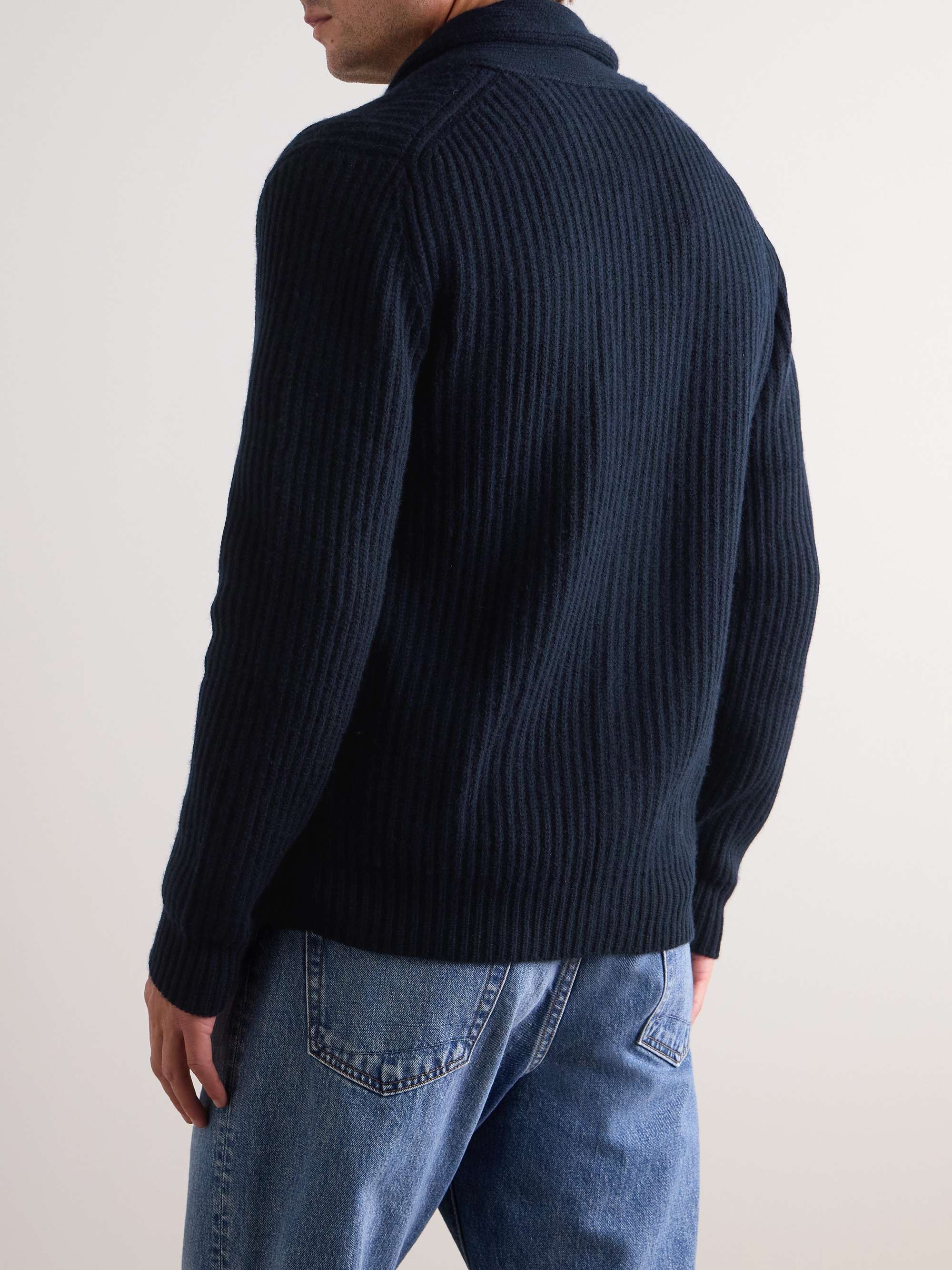 ALLUDE 