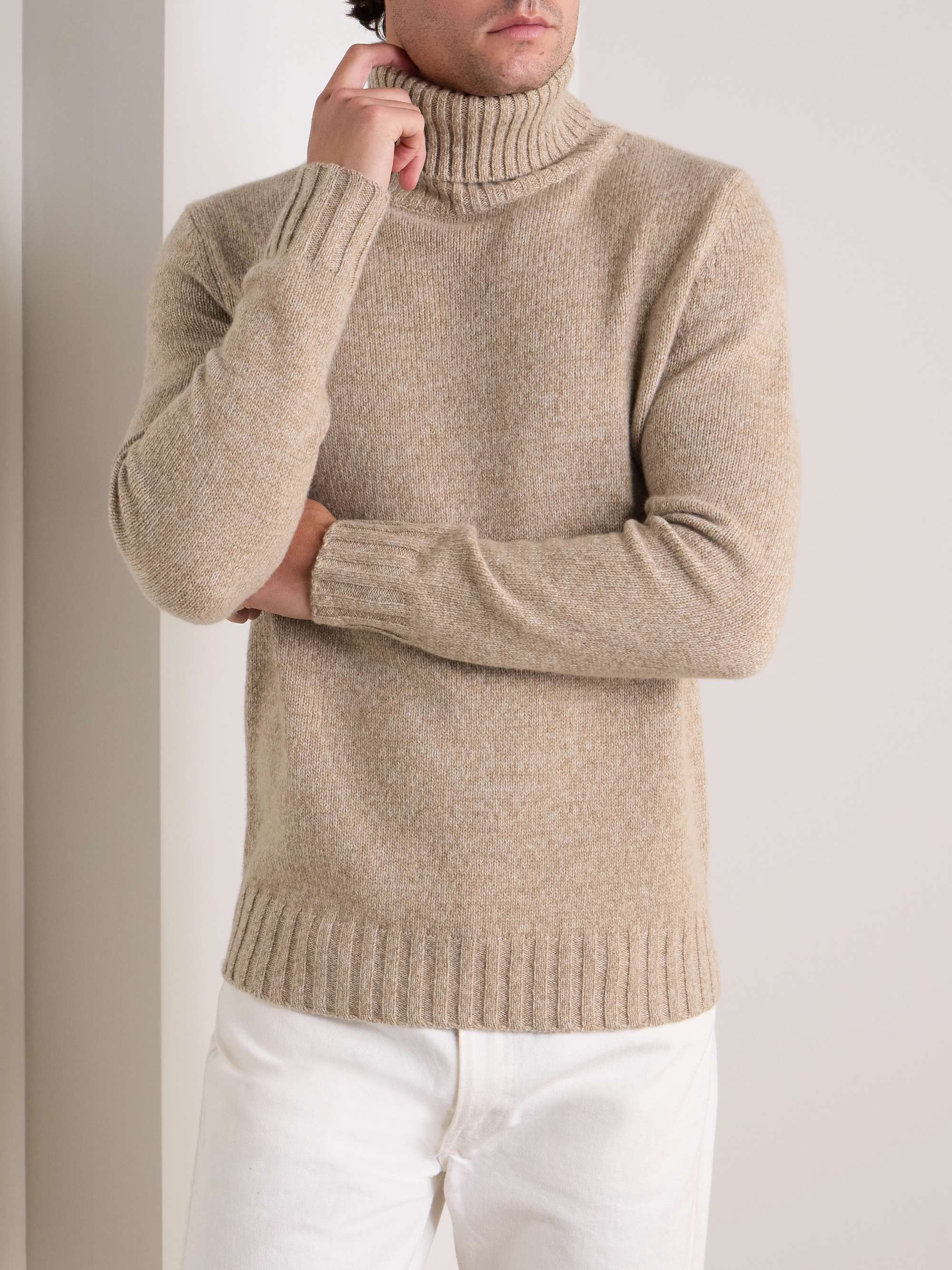 ALLUDE 