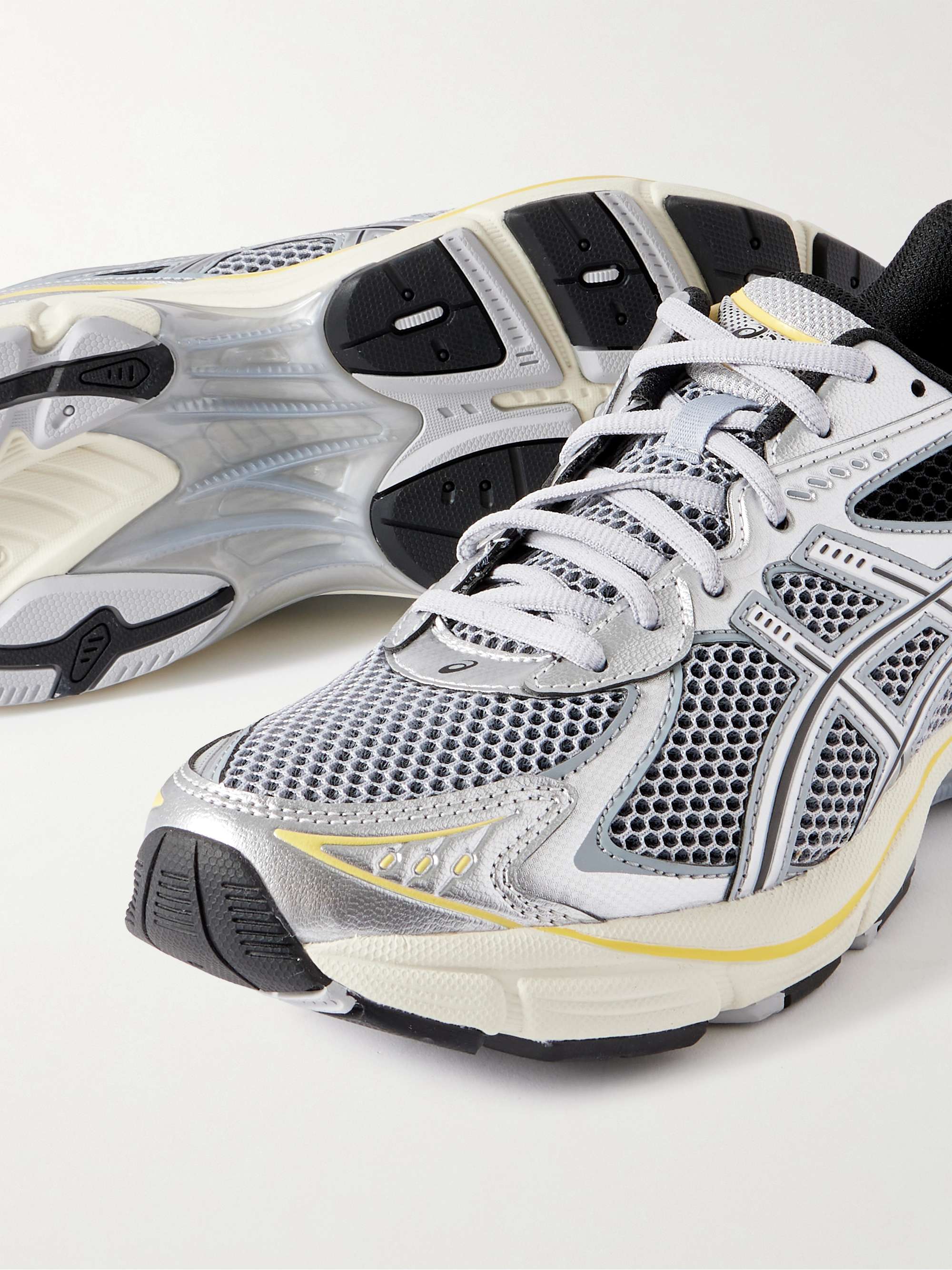 ASICS 