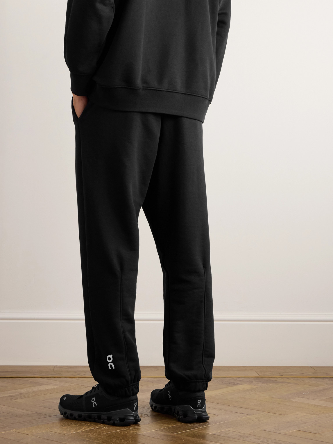 On Club Tapered Organic Cott-blend Jersey Sweatpants In Black