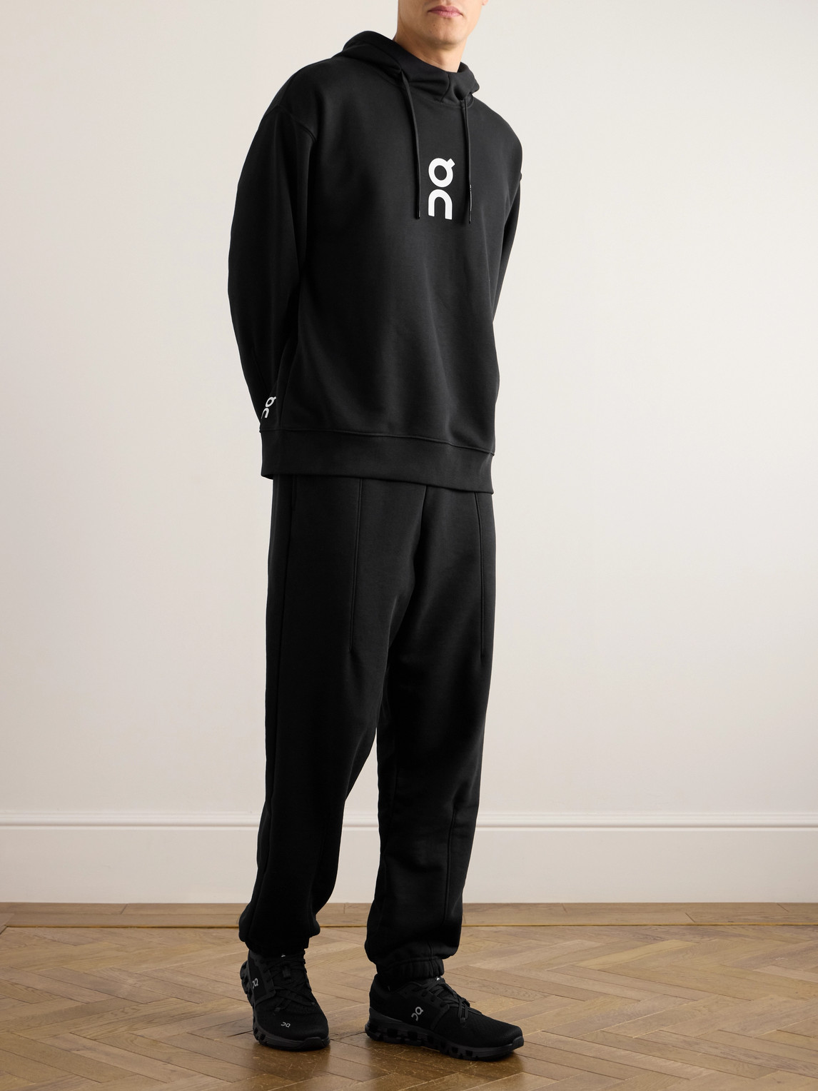 On Club Tapered Organic Cott-blend Jersey Sweatpants In Black