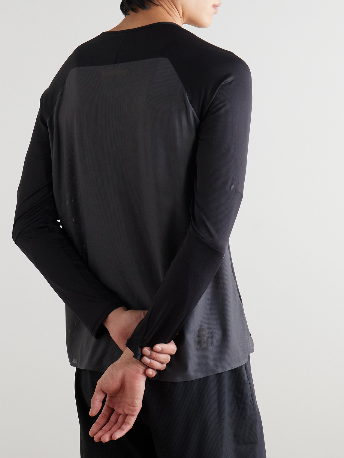 On Performance Slim-fit Stretch Recycled-jersey And Mesh Top In Black