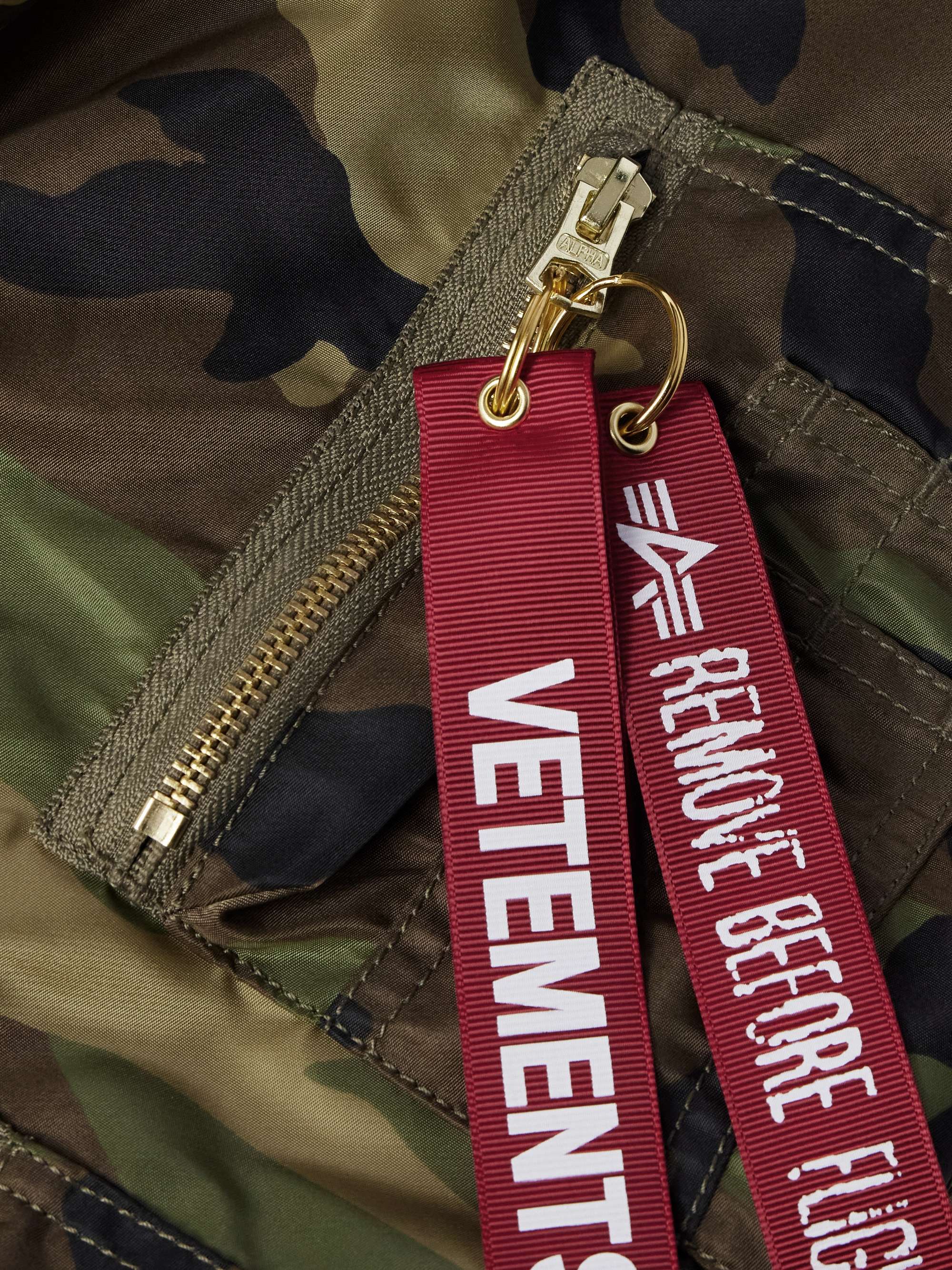 VETEMENTS 