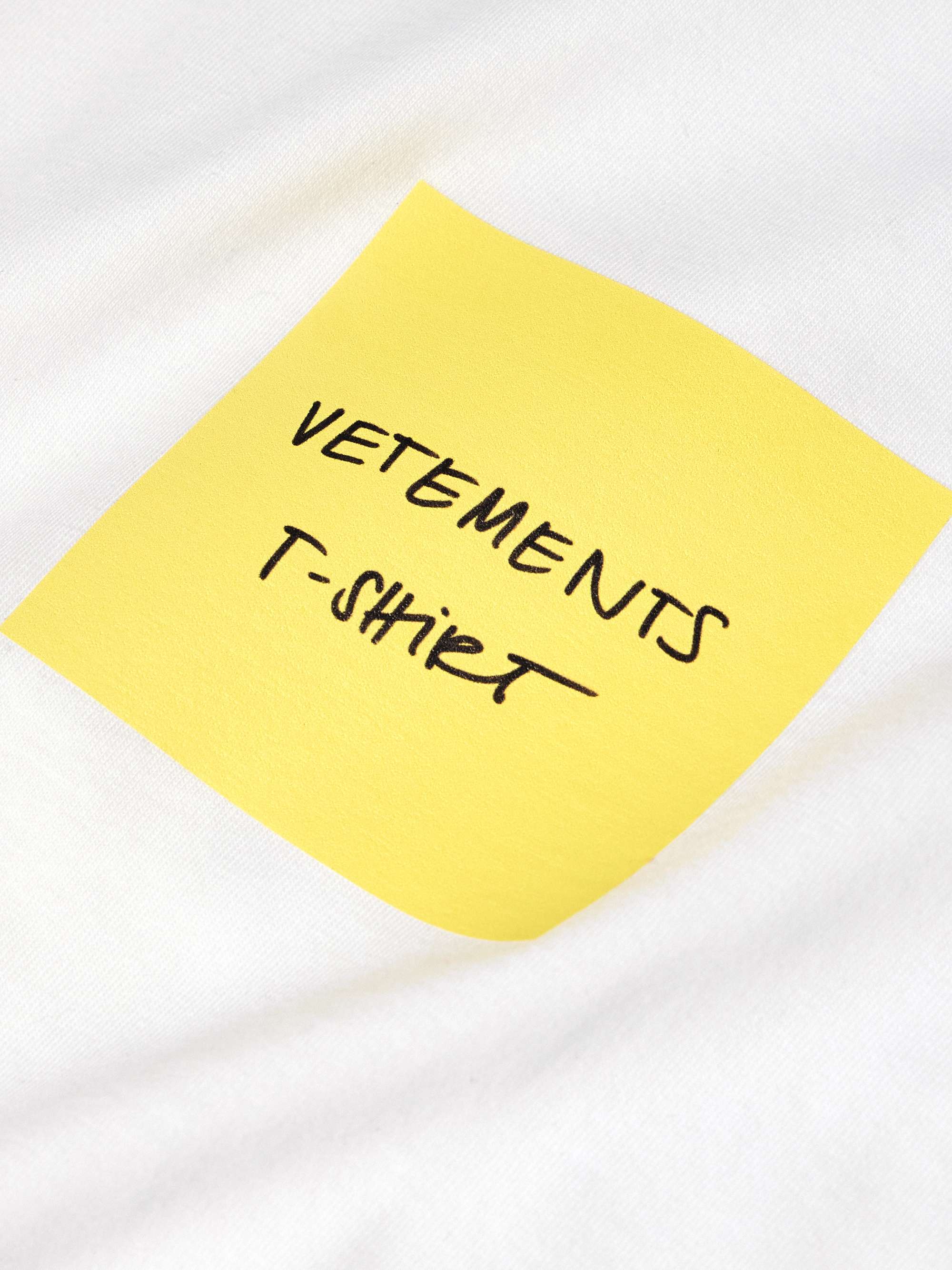 VETEMENTS 