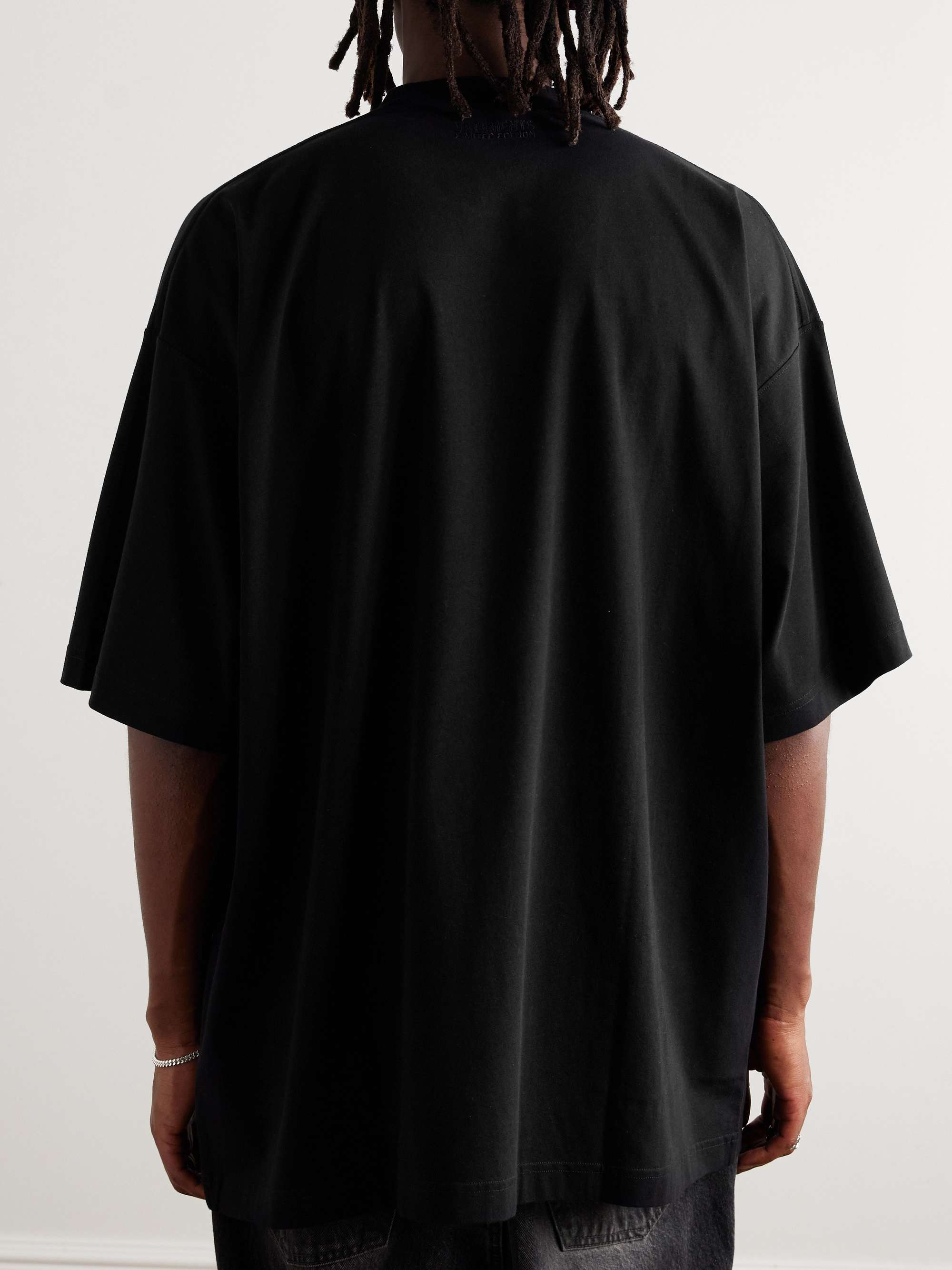 VETEMENTS 