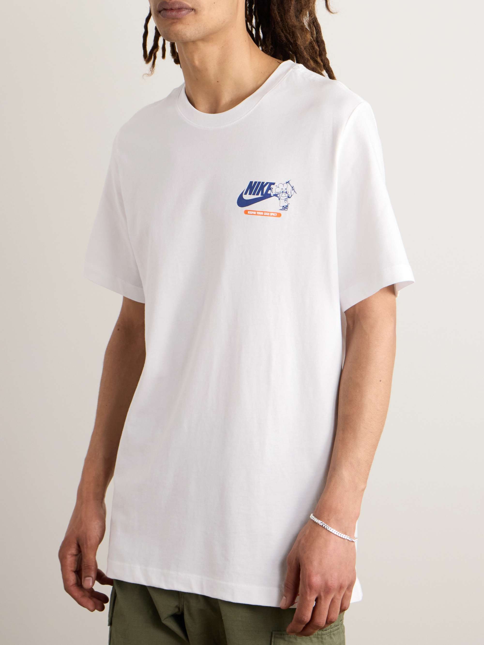 NIKE 