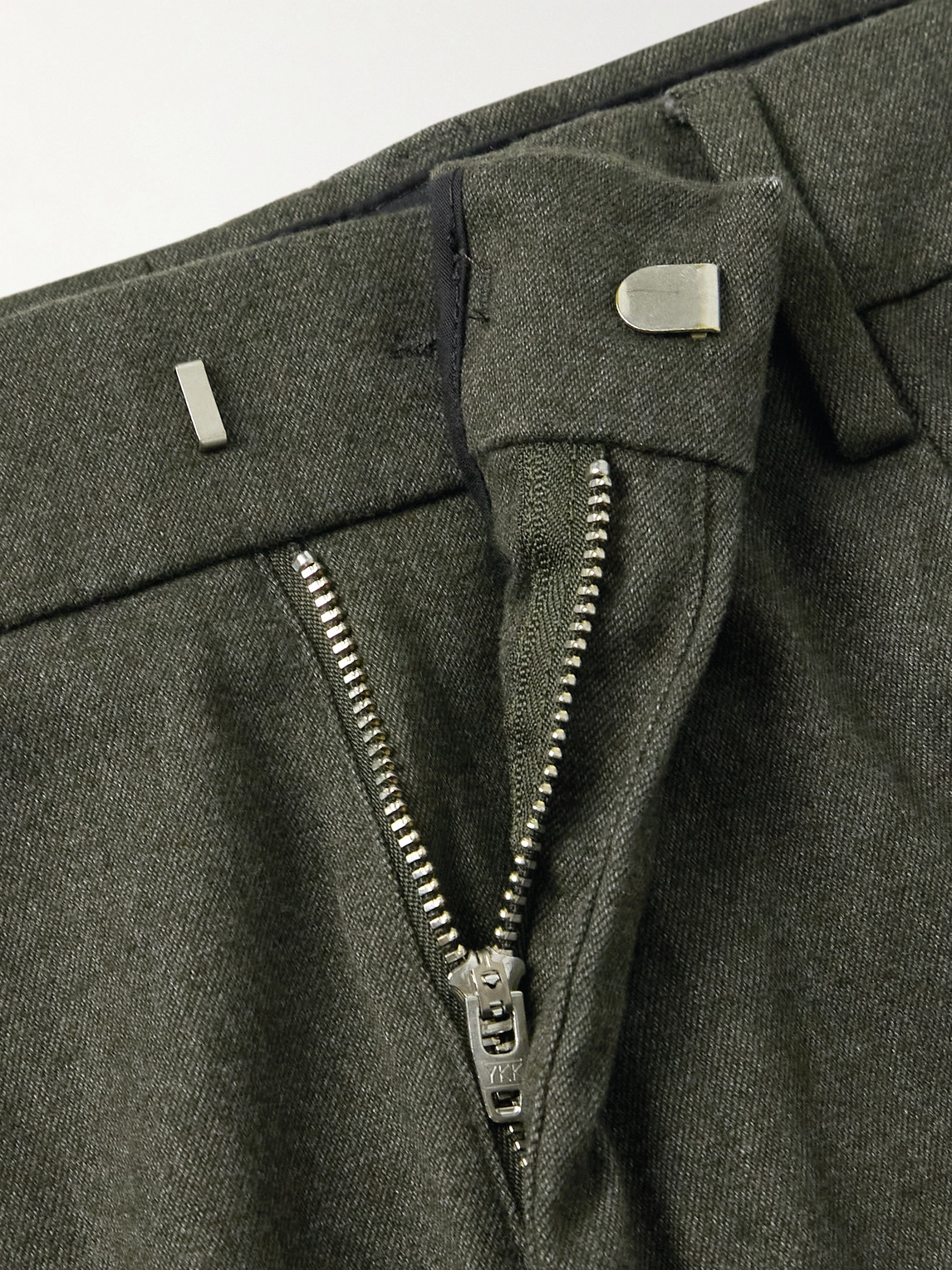 Nn07 Bill 1067 Tapered Pleated Woven Chinos In Green