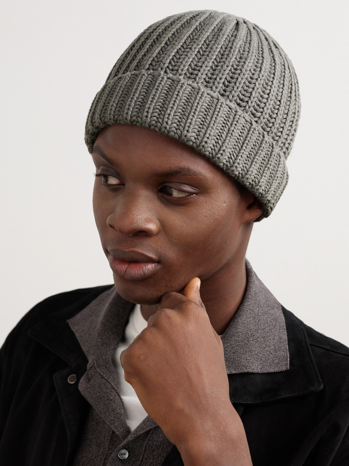 Shop Stòffa Ribbed Cashmere Beanie In Green
