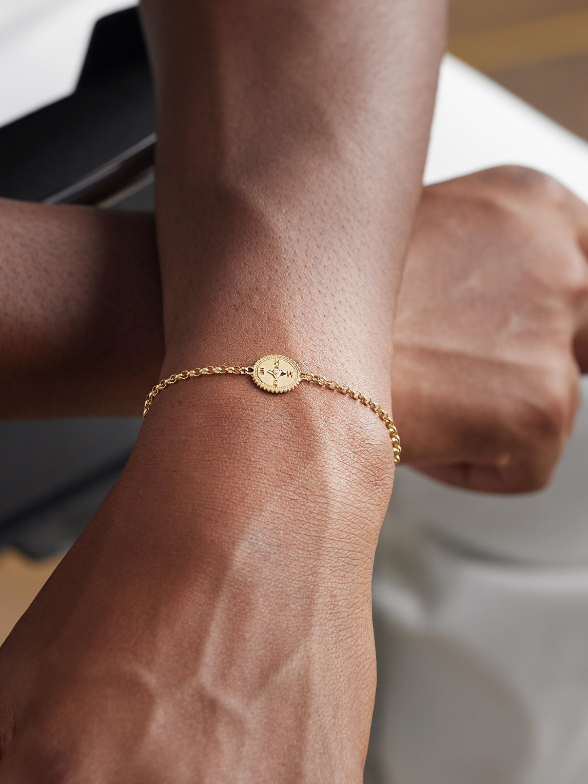 FOUNDRAE INTERNAL COMPASS 18-KARAT GOLD DIAMOND BRACELET