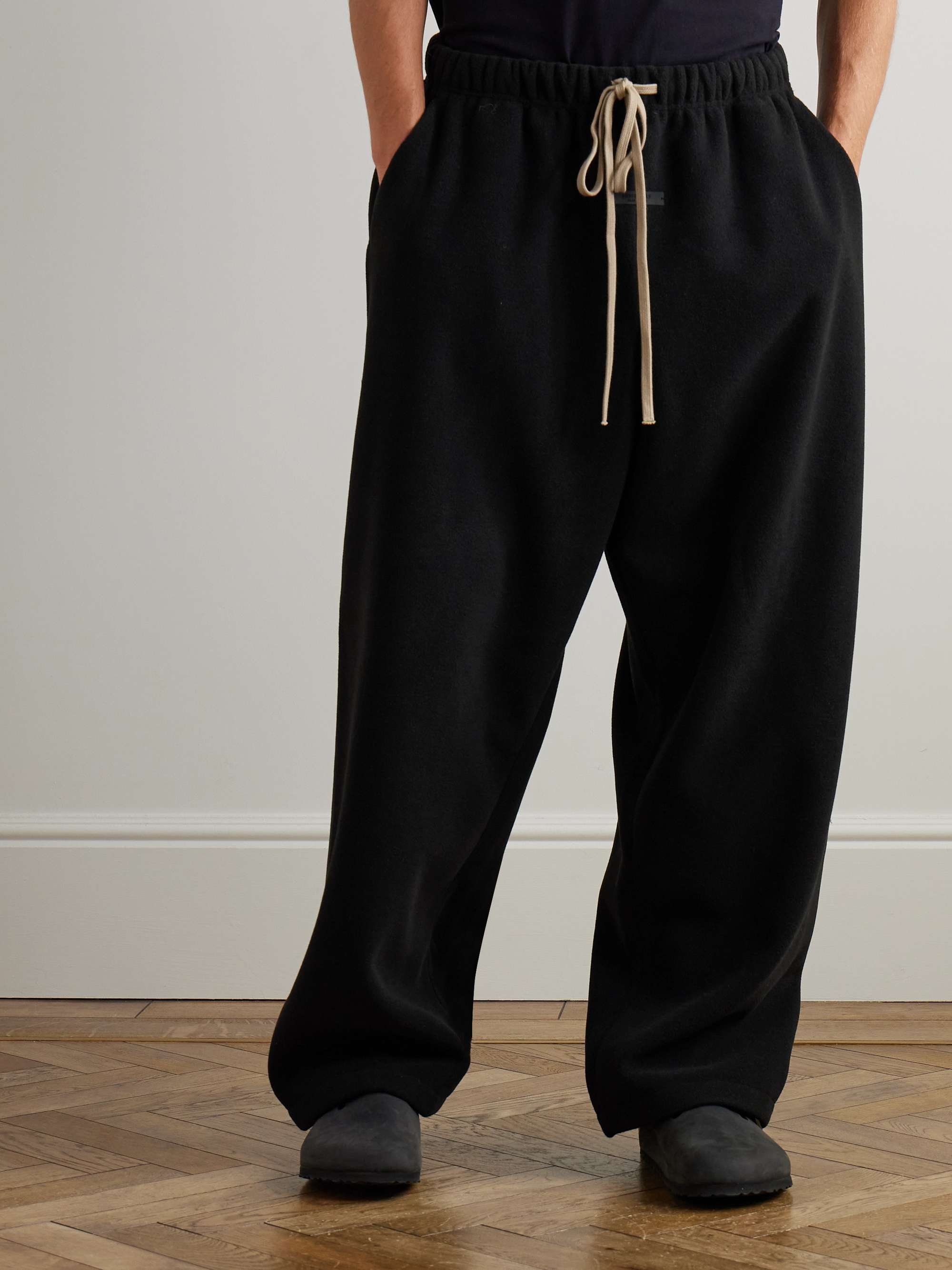 FEAR OF GOD ESSENTIALS 
