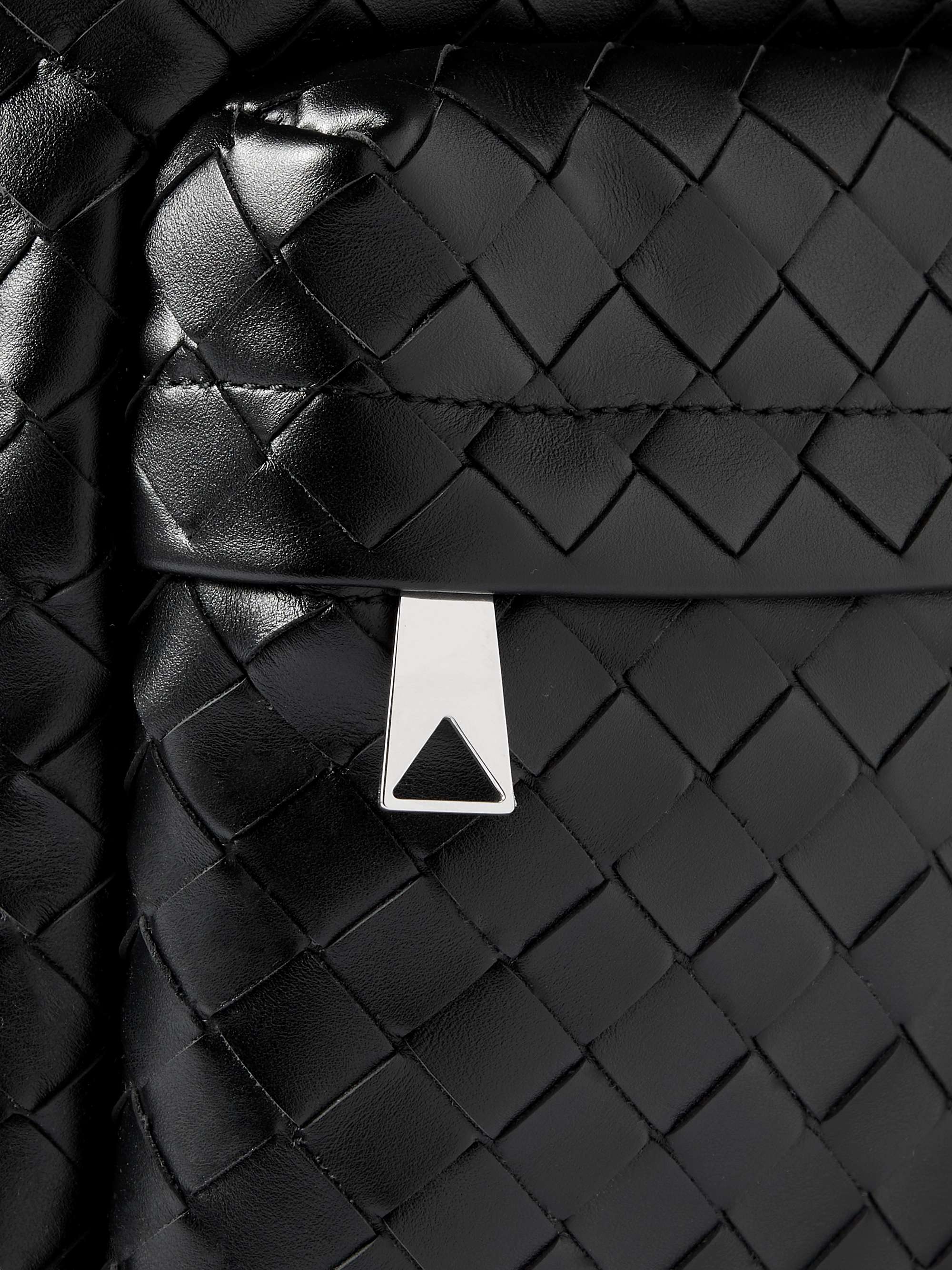 BOTTEGA VENETA حقيبة ظهر Avenue من الجلد بحبكة إنترشياتو