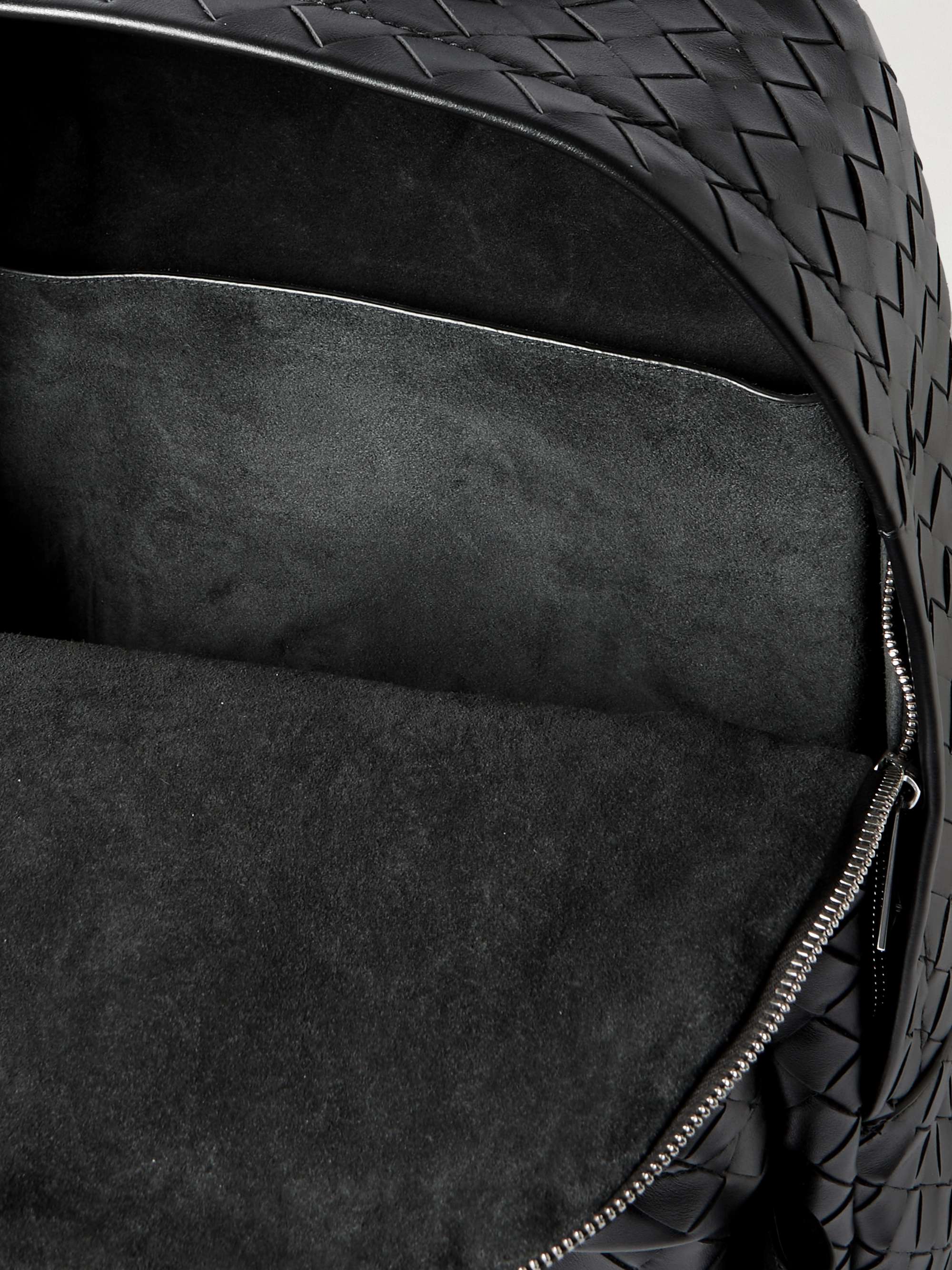 BOTTEGA VENETA حقيبة ظهر Avenue من الجلد بحبكة إنترشياتو