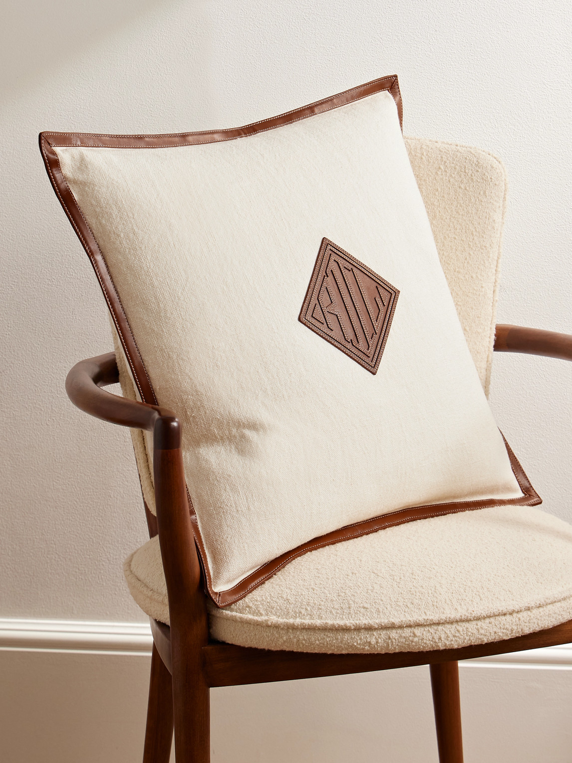 Ralph Lauren Moore Leather-trimmed Linen Cushion In Neutral