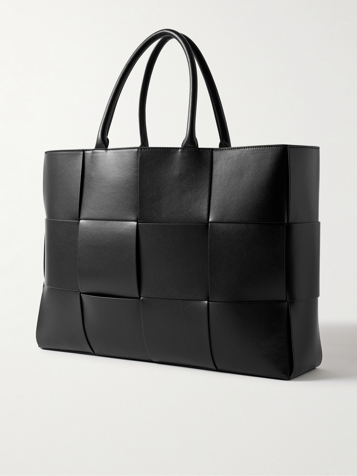 Shop Bottega Veneta Large Arco Intrecciato Leather Tote Bag In Black