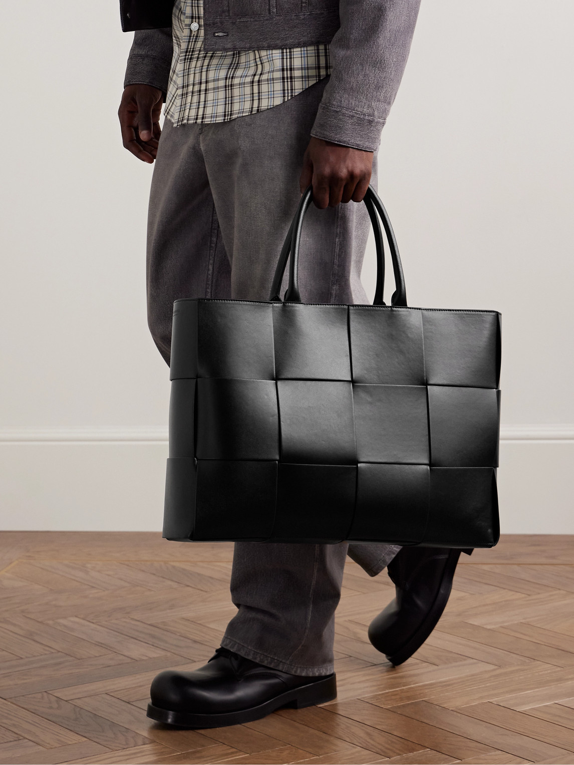 Shop Bottega Veneta Large Arco Intrecciato Leather Tote Bag In Black