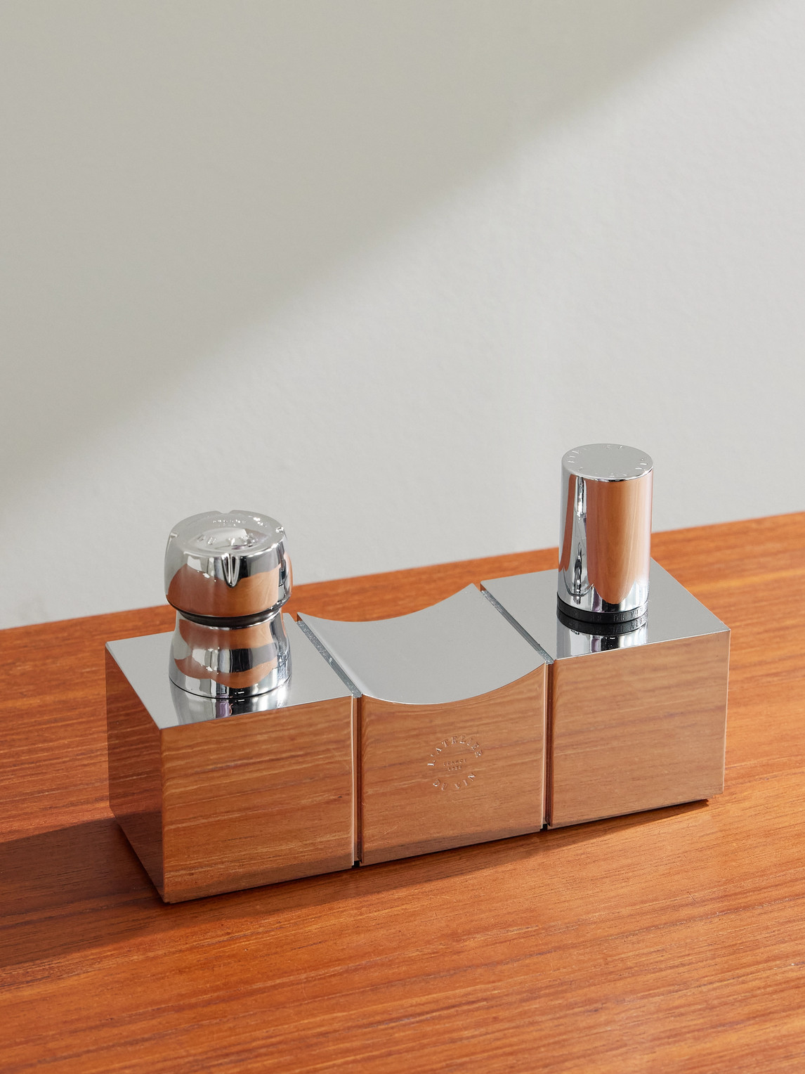 L'Atelier Du Vin Bouchons Millésimés Set of Two Engraved Silver-Tone Wine Stoppers - Men