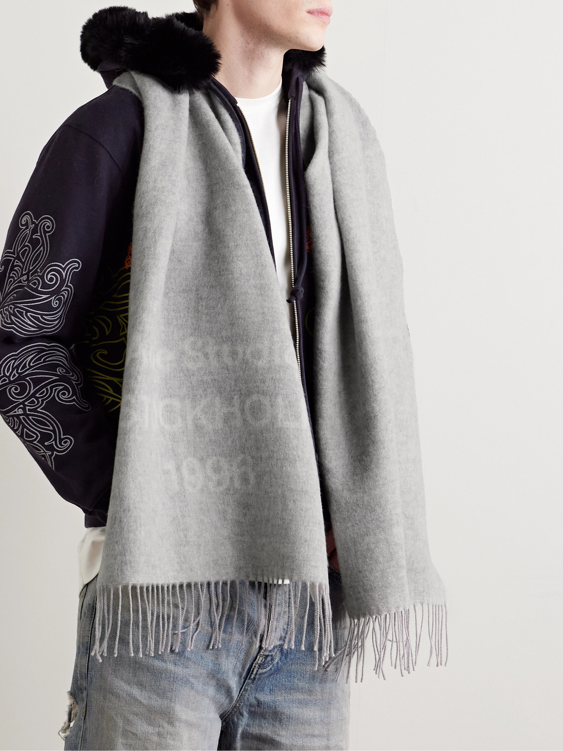 Shop Acne Studios Venus 1996 Logo-print Fringed Wool Scarf In Gray