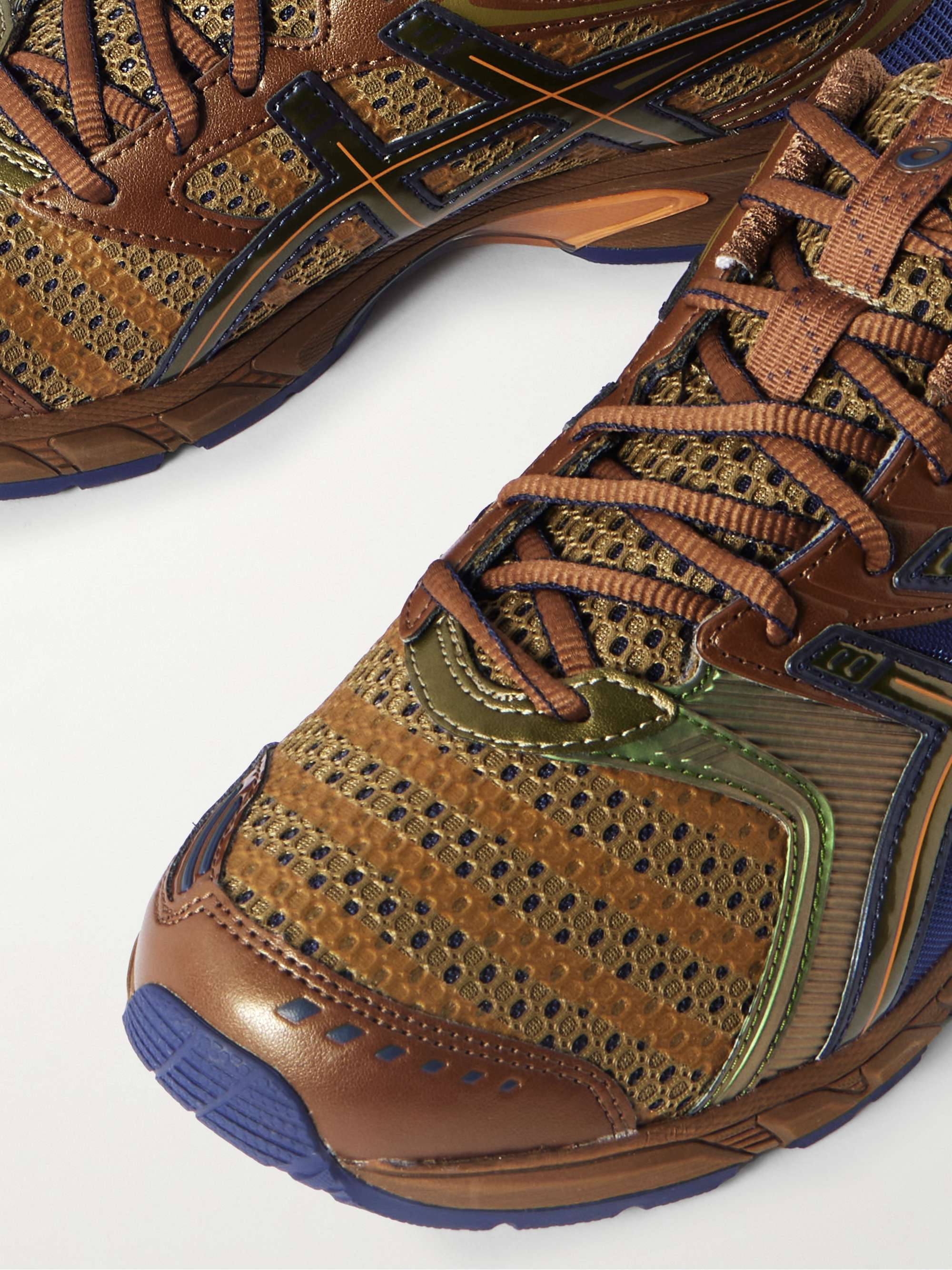 ASICS 