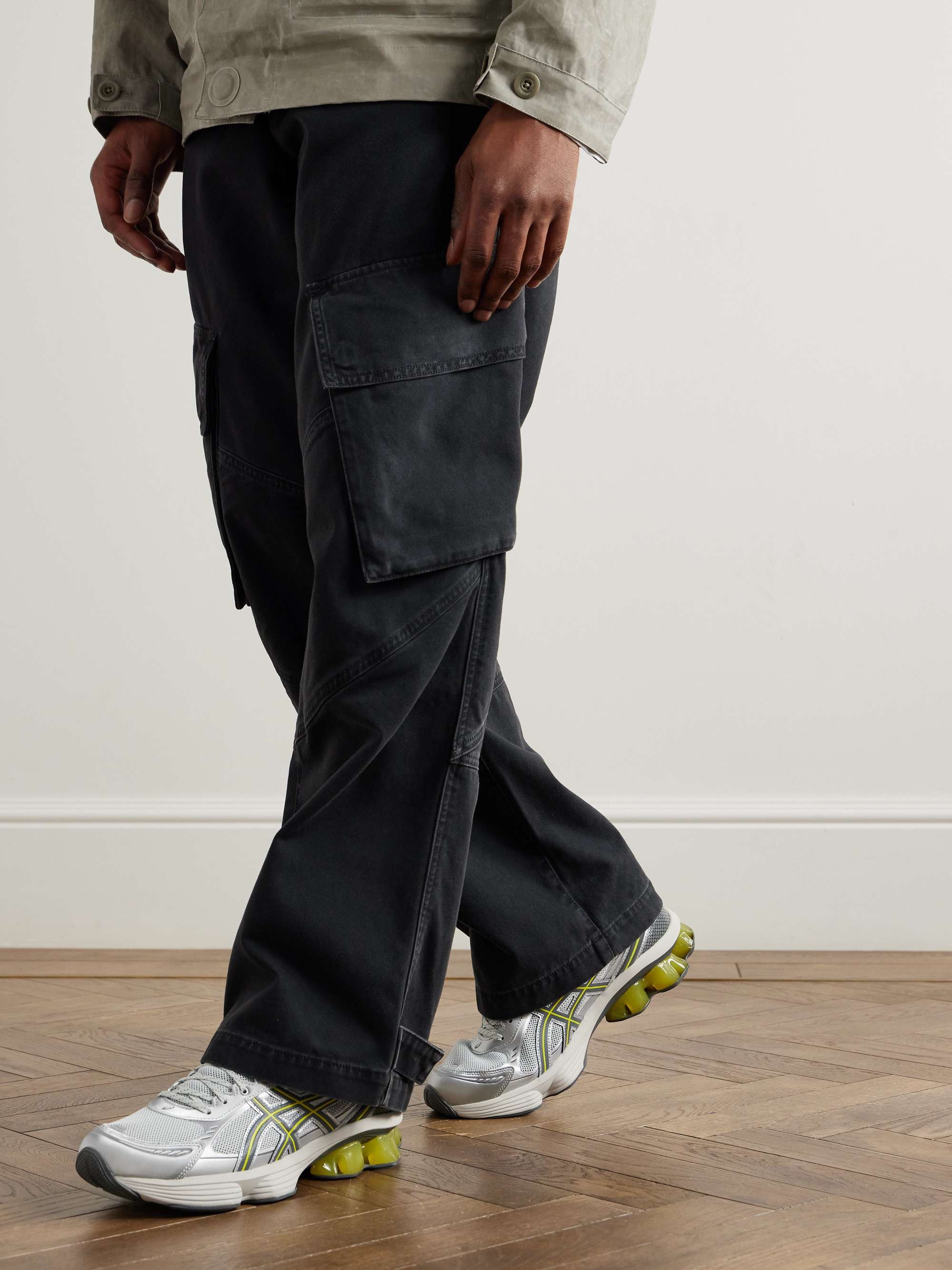 ASICS 