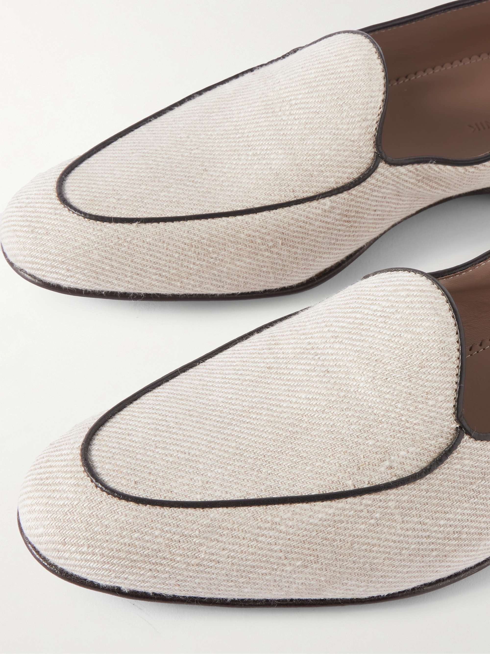 MANOLO BLAHNIK 