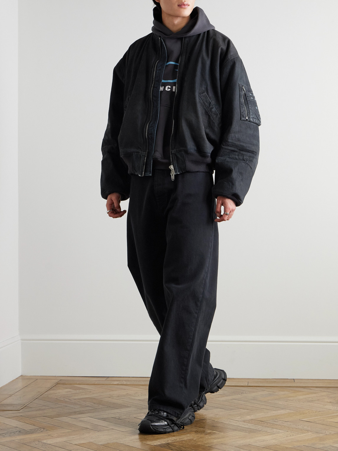 https://www.mrporter.com/variants/images/1647597349735514/ou/w1000.jpg
