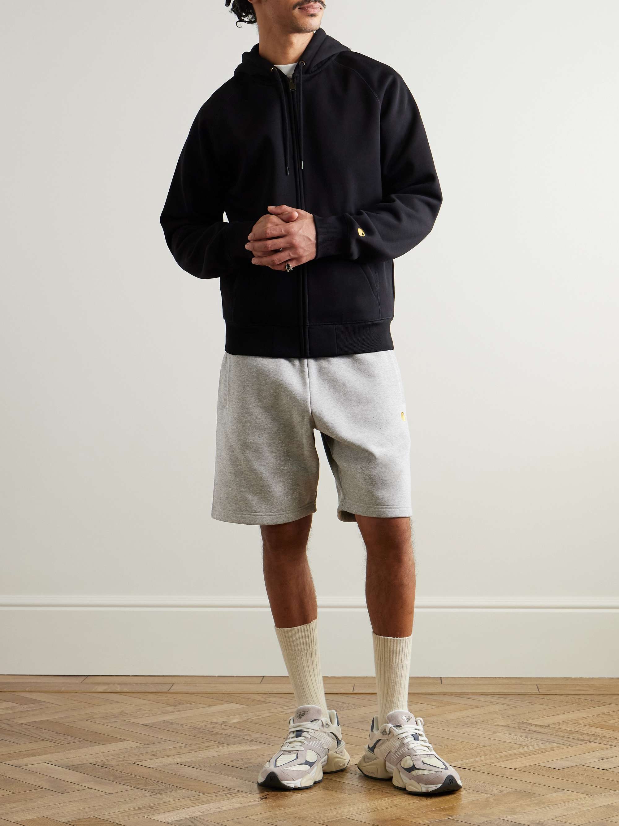 CARHARTT WIP شورت Chase بقصة مستقيمة الساقين من مزيج قطن الجيرسي مطرّز بشعار العلامة