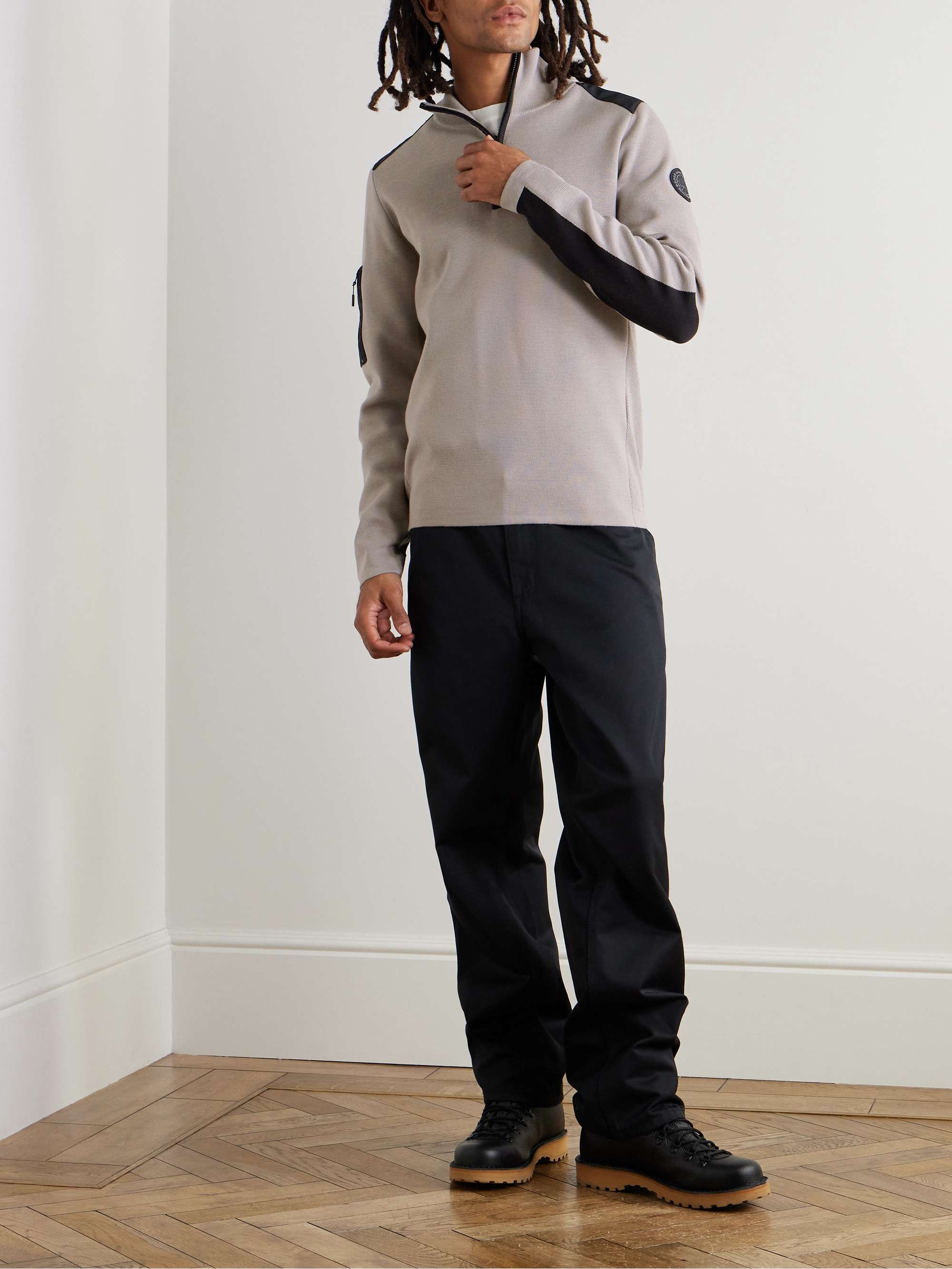 CANADA GOOSE كنزة Stormont بسحّاب نصفي وقصّة ضيّقة من صوف المارينو بحاشية من نسيج CORDURA