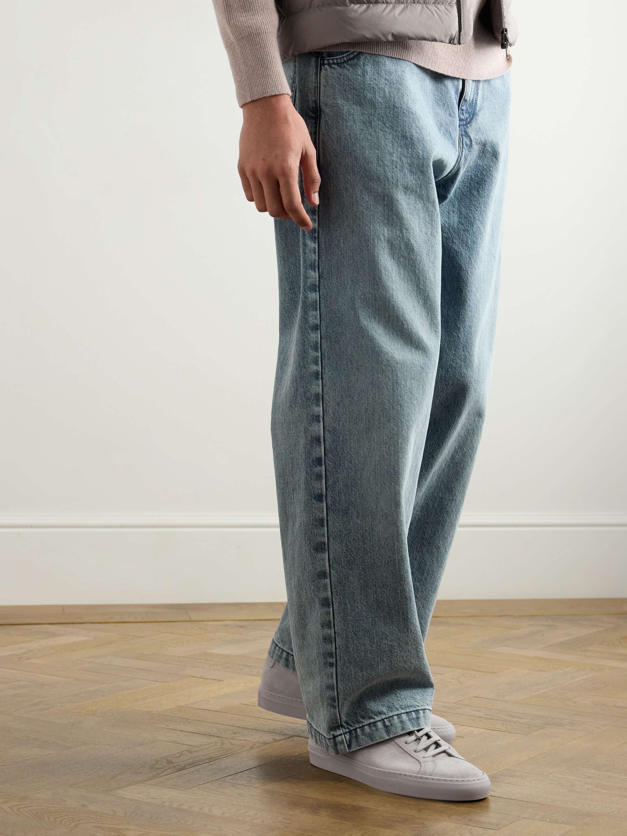 COMMON PROJECTS 