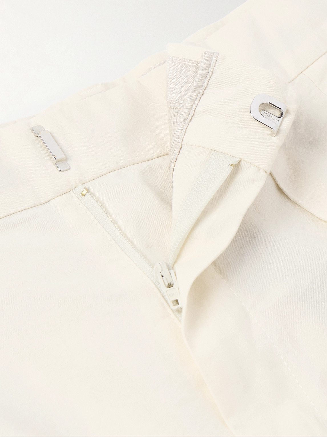 Tom Ford Straight-leg Pleated Cotton And Silk-blend Poplin Shorts In Neutrals