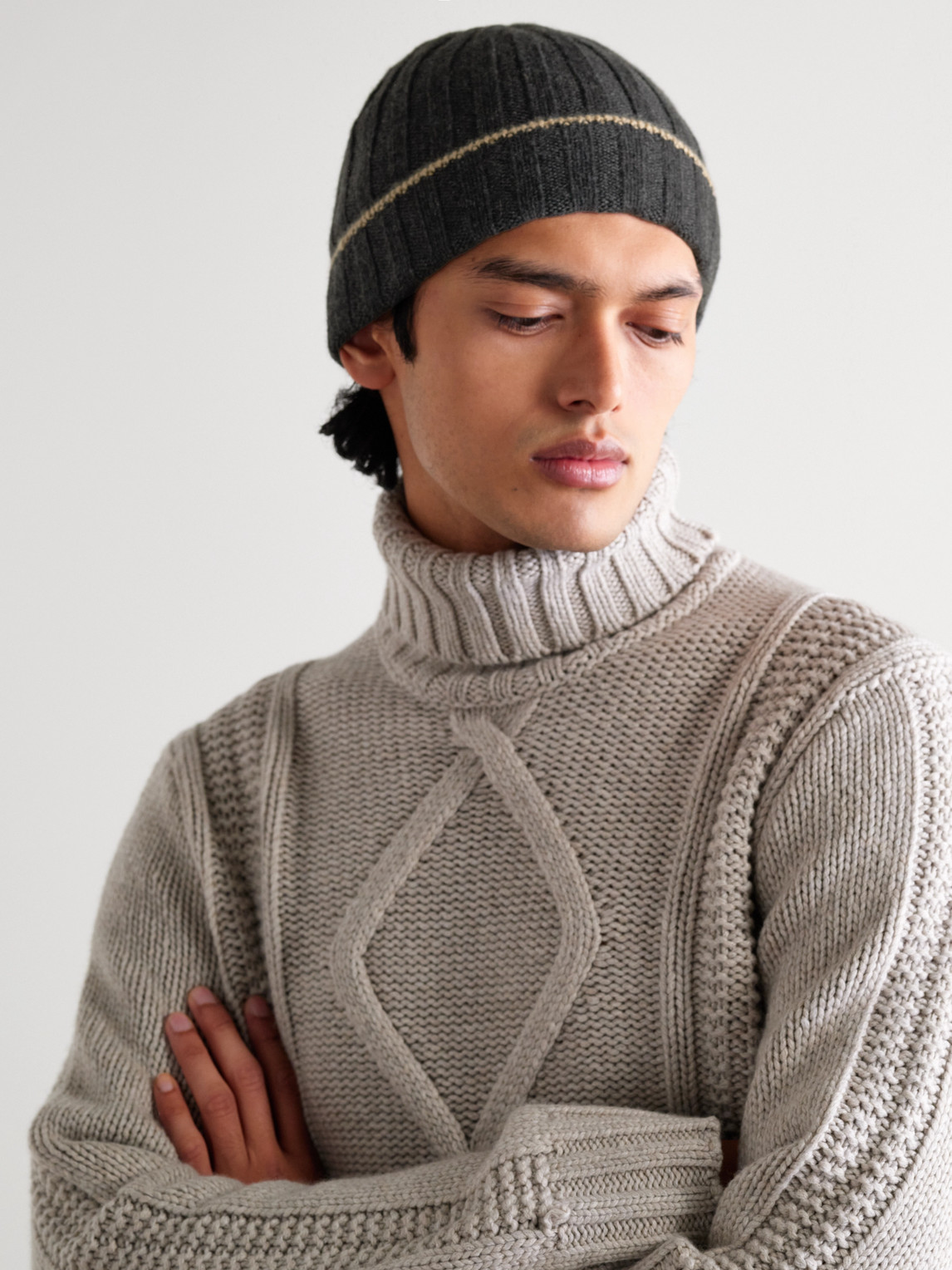 Brunello Cucinelli Ribbed Cashmere Beanie In Gray